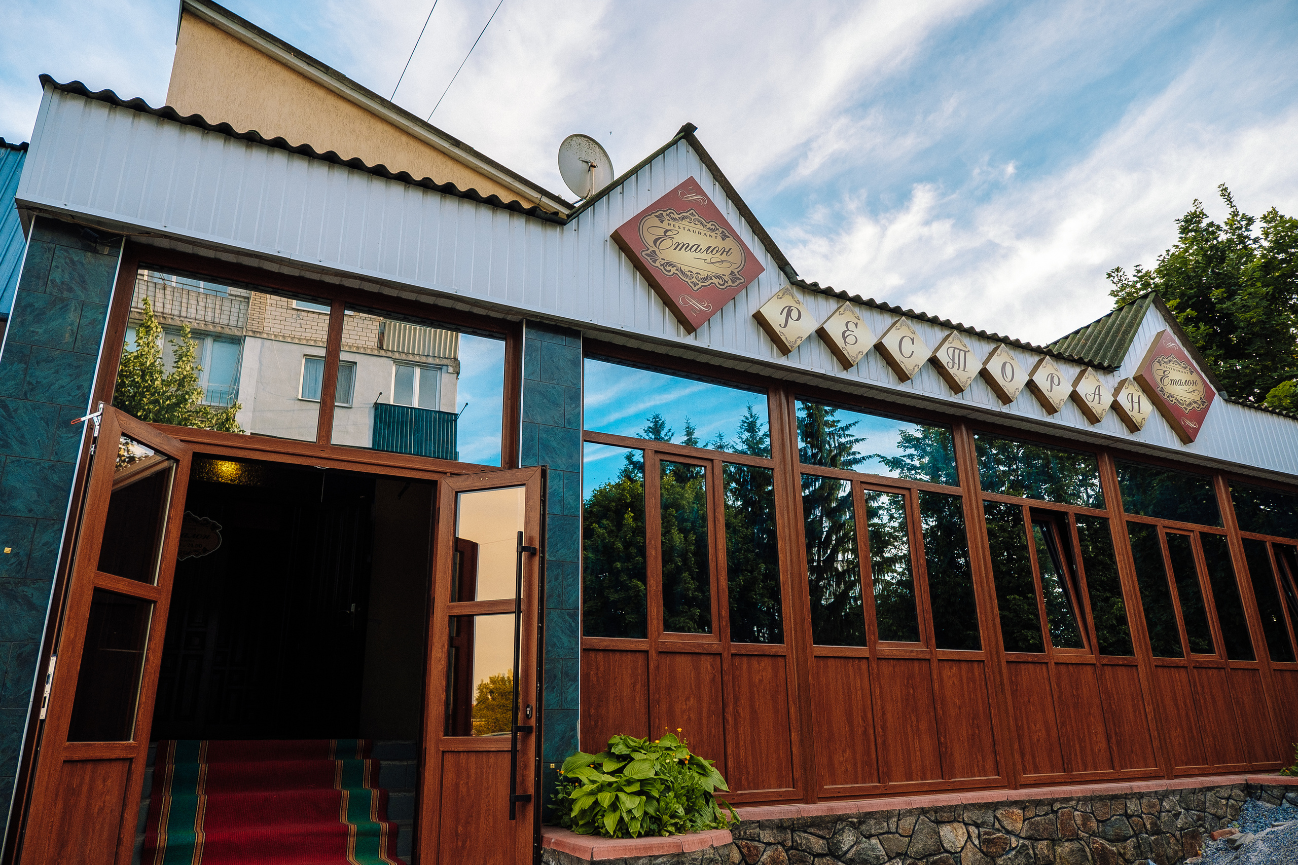 Выпускной школа номер 3. Хмельник. Ivan Skufinsky — wedding and family photographer in Vancouver