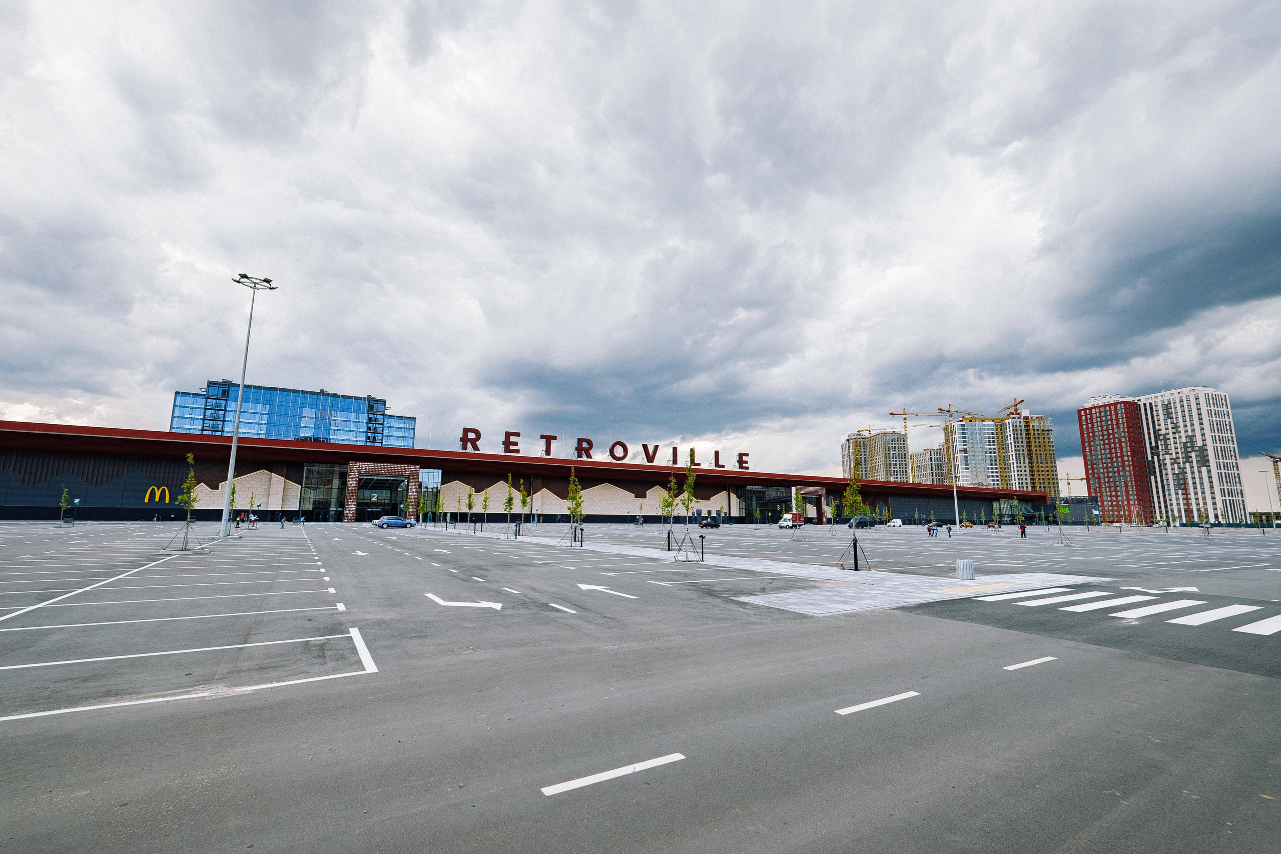 EXTERIER RETROVILLE. Ivan Skufinsky — wedding and family photographer in Vancouver