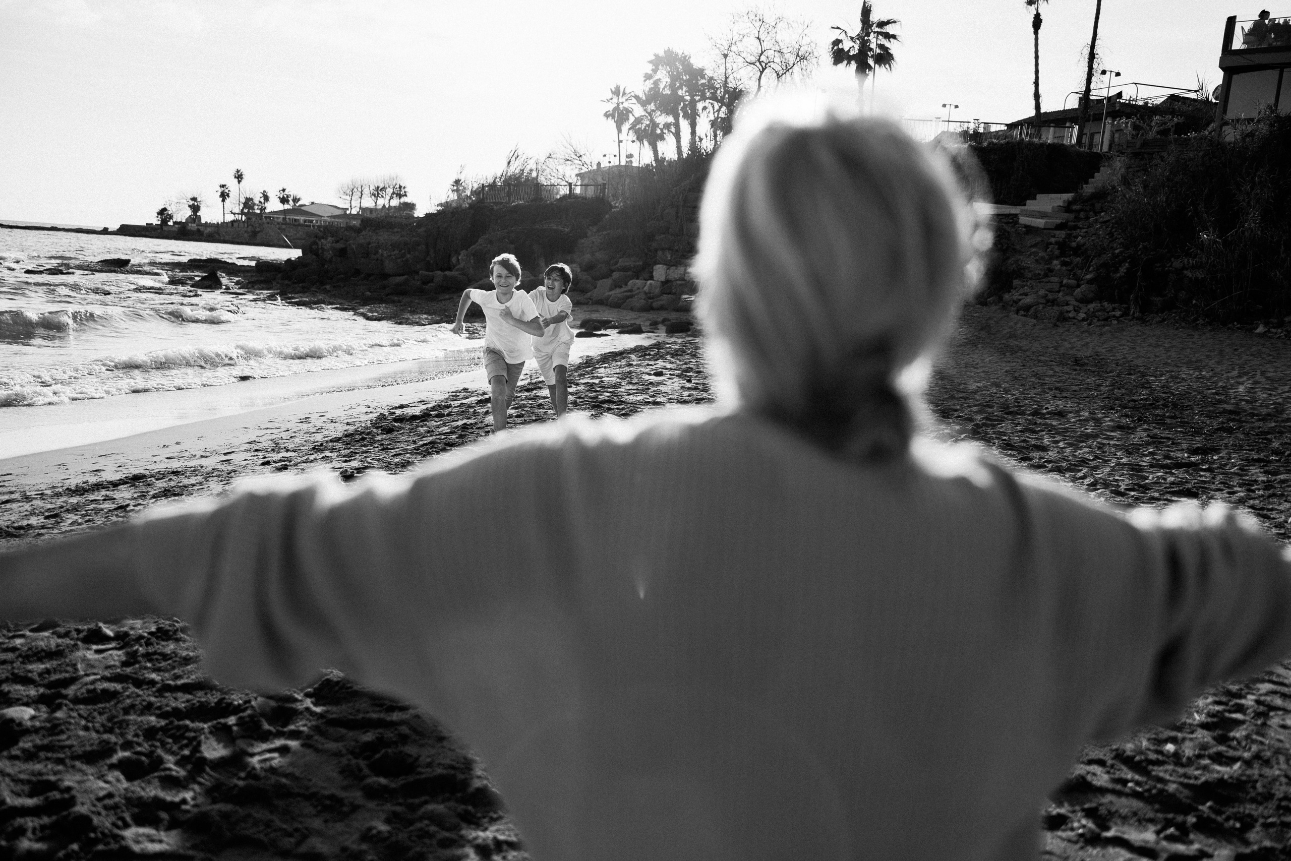 Family photo session on the beach in Vancouver BC Сanada. Twins. Ivan Skufinsky — wedding and family photographer in Vancouver