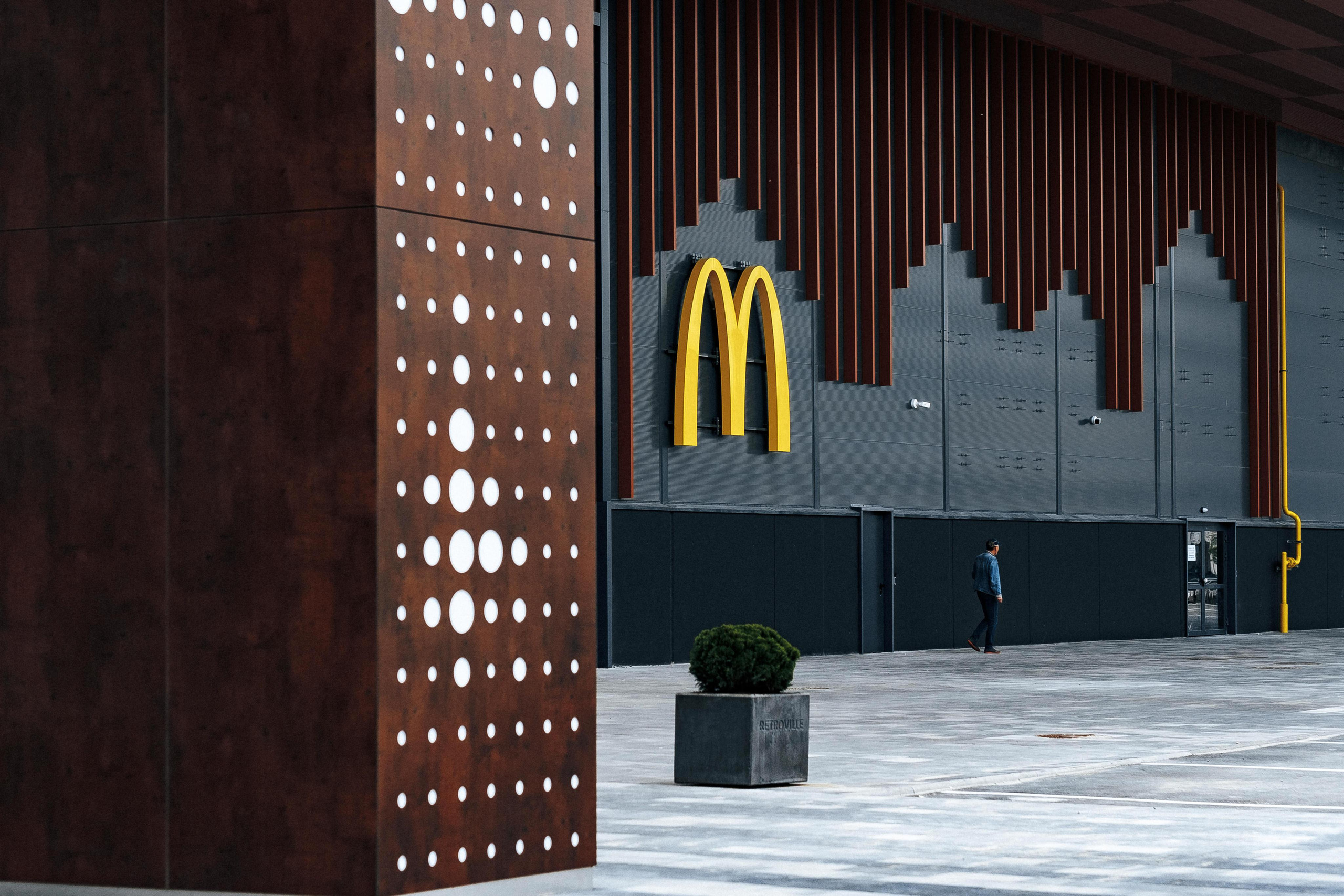 EXTERIER RETROVILLE. Ivan Skufinsky — wedding and family photographer in Vancouver