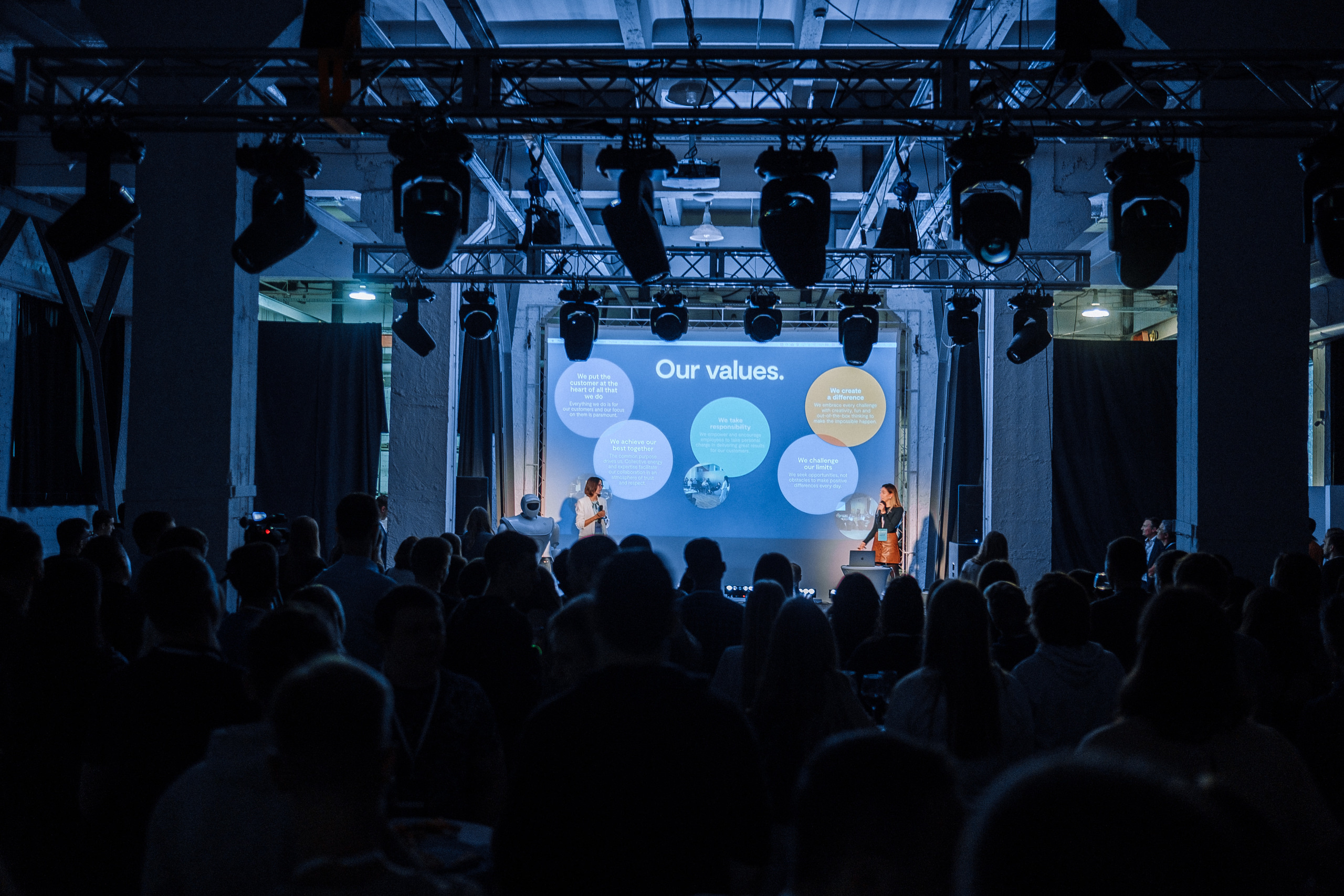 ZEO Alliance 24.10.19 party. Ivan Skufinsky — wedding and family photographer in Vancouver