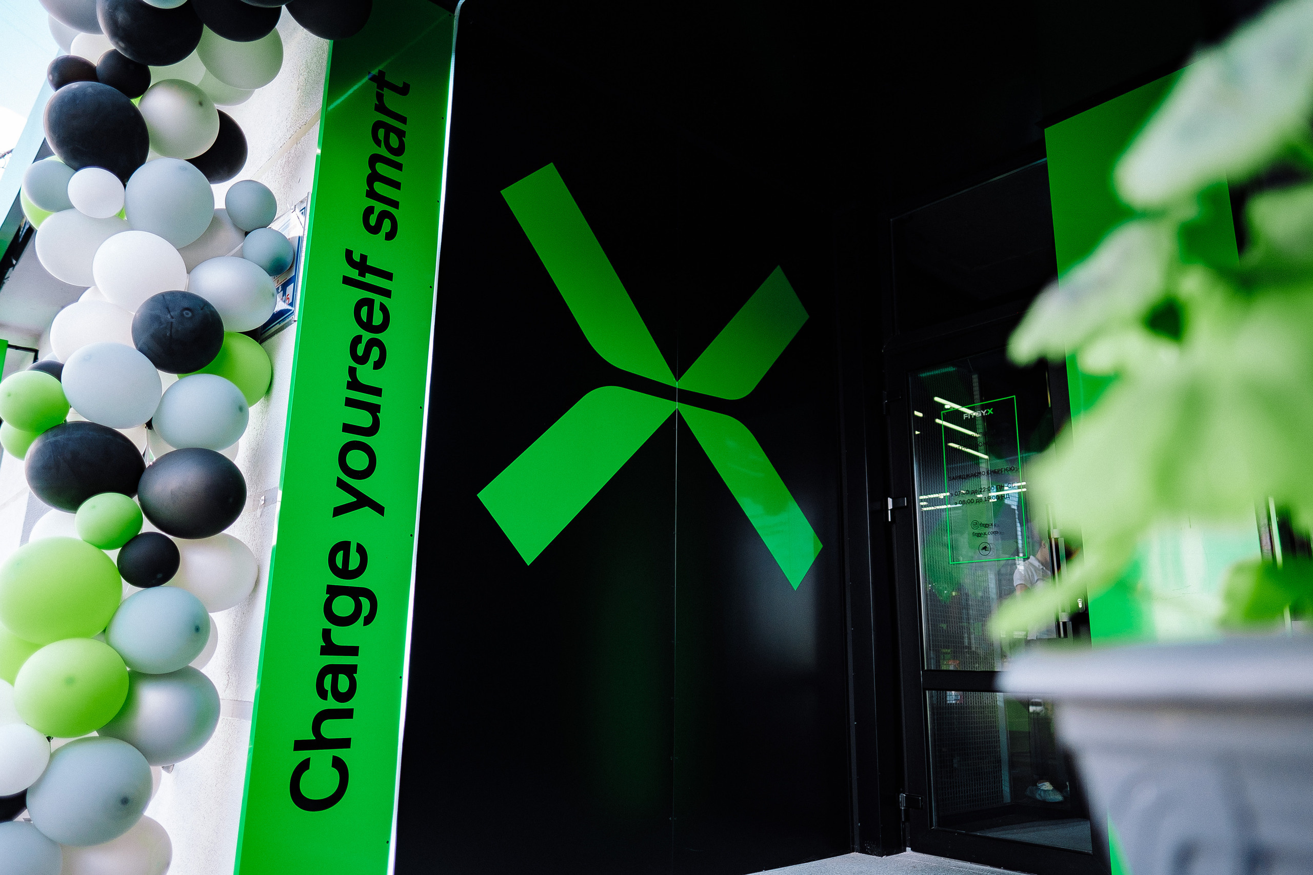 FitgyX контент 1 интерьер. Ivan Skufinsky — wedding and family photographer in Vancouver