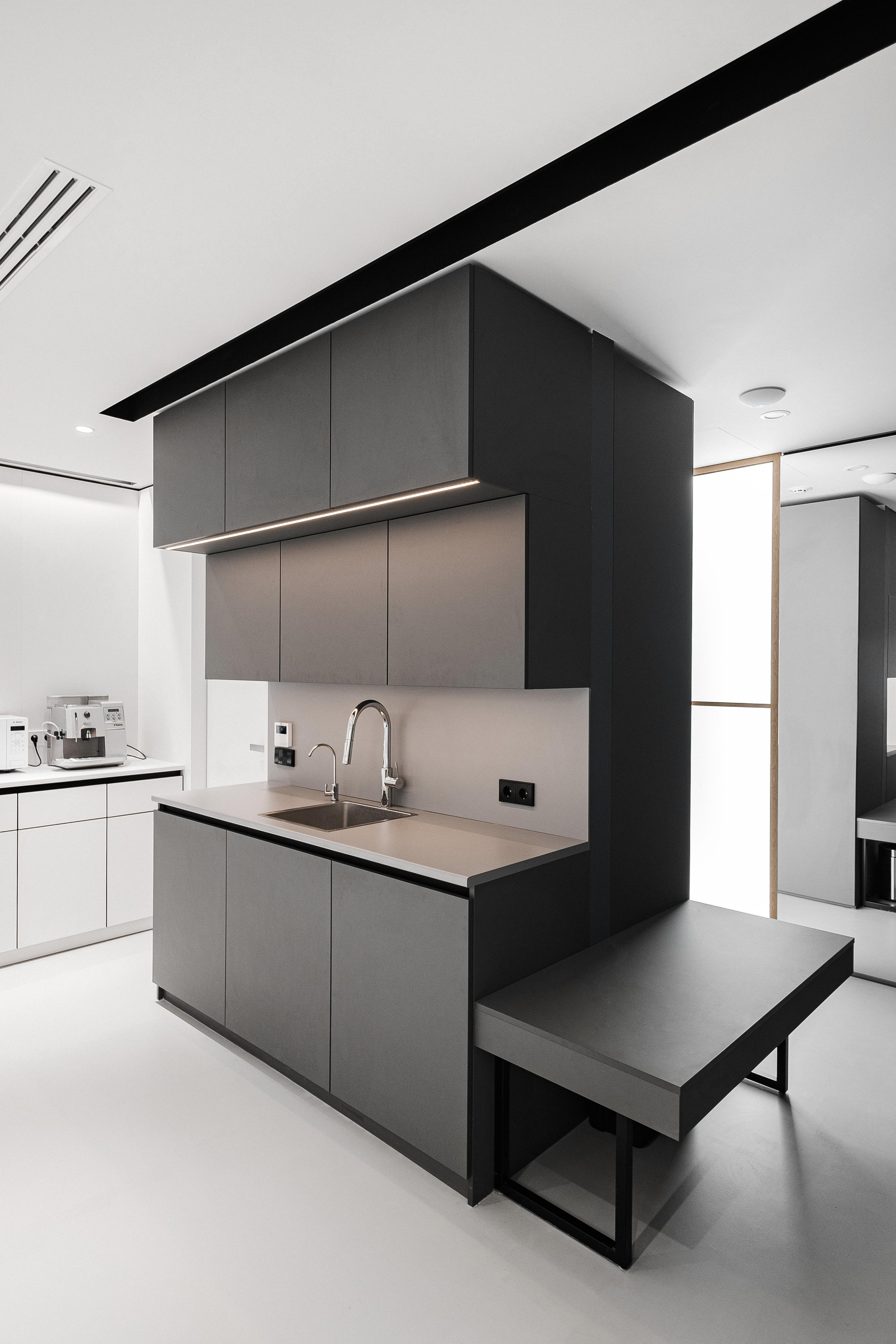 BEAUTY SAIOON OI. Ivan Skufinsky — wedding and family photographer in Vancouver