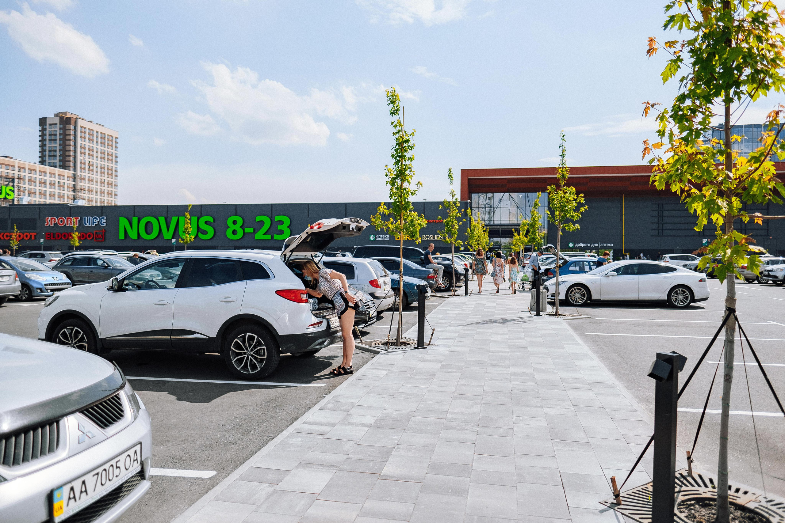 EXTERIER RETROVILLE. Ivan Skufinsky — wedding and family photographer in Vancouver