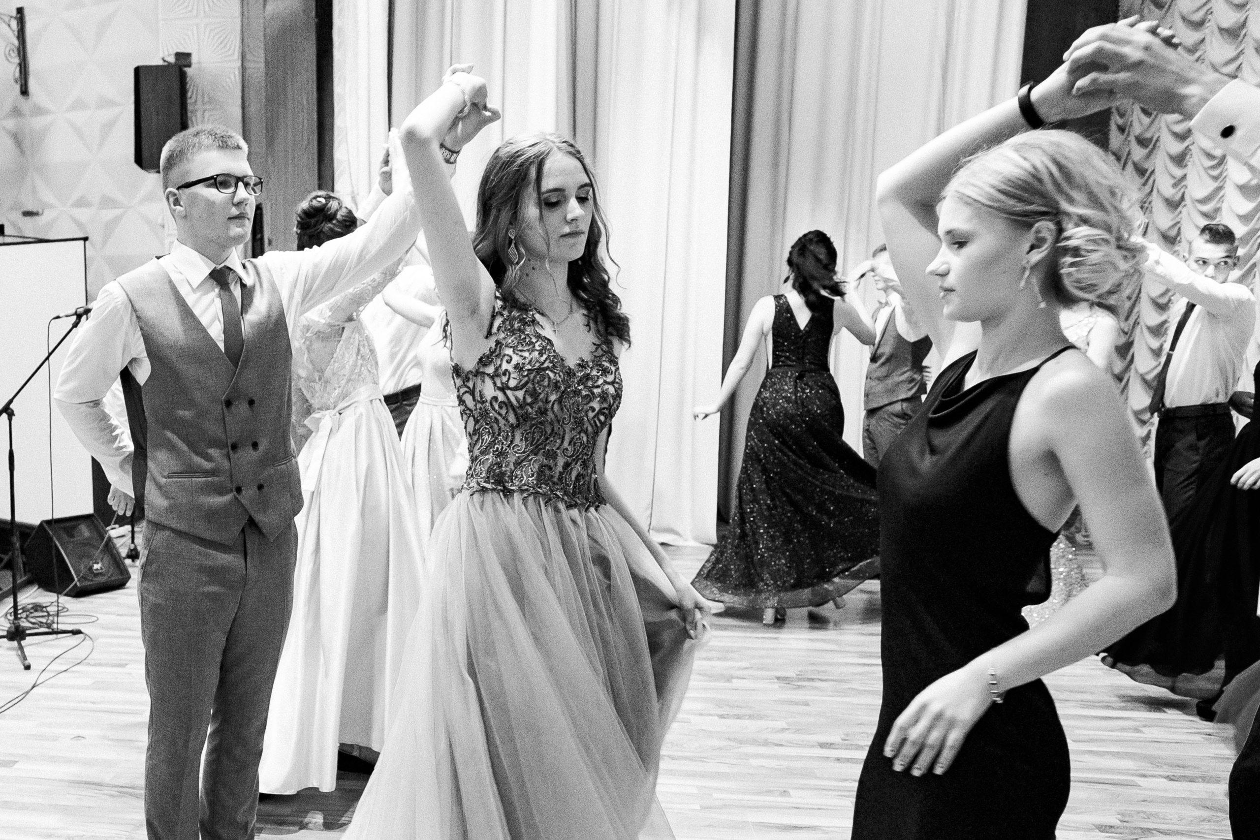 Выпускной школа номер 3. Хмельник. Ivan Skufinsky — wedding and family photographer in Vancouver