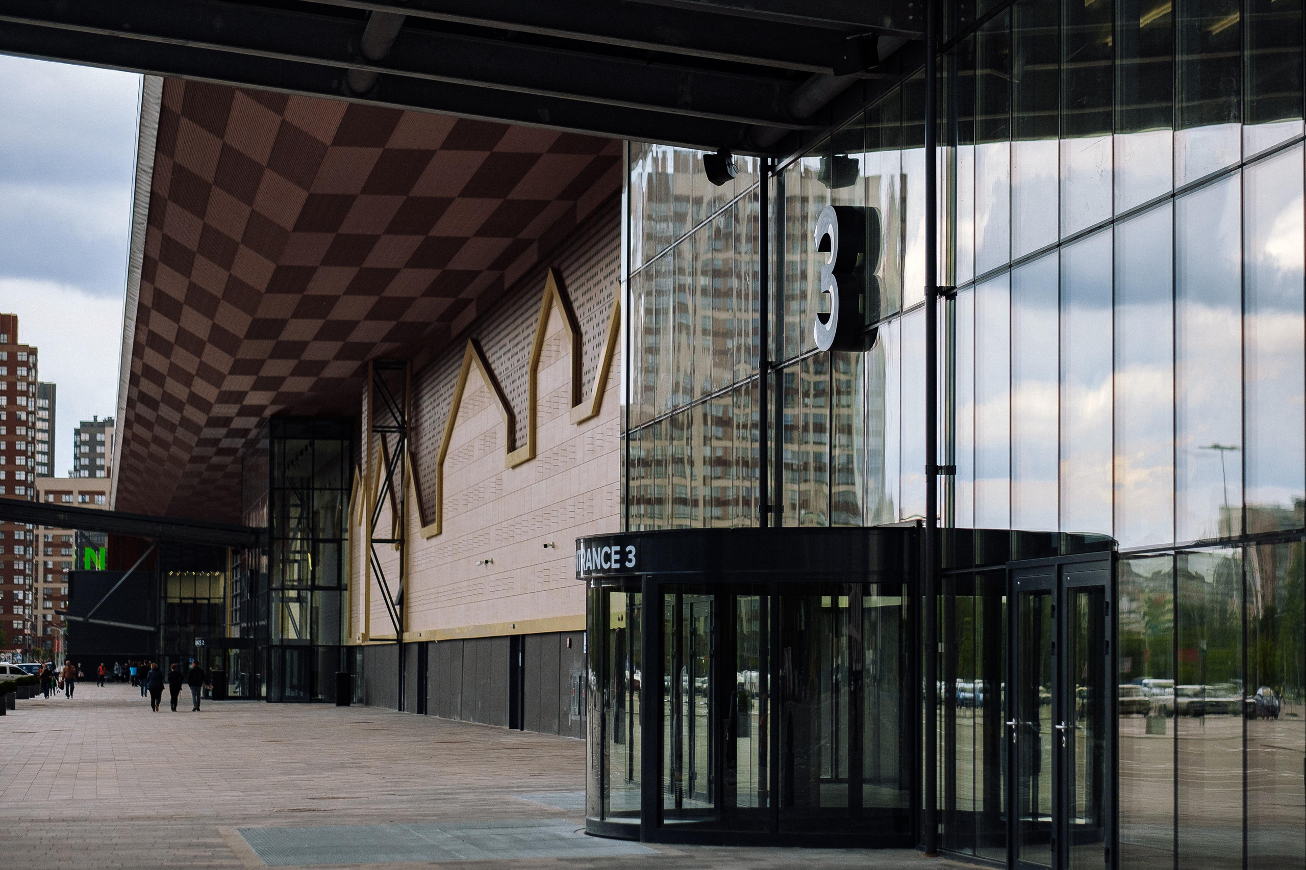 EXTERIER RETROVILLE. Ivan Skufinsky — wedding and family photographer in Vancouver