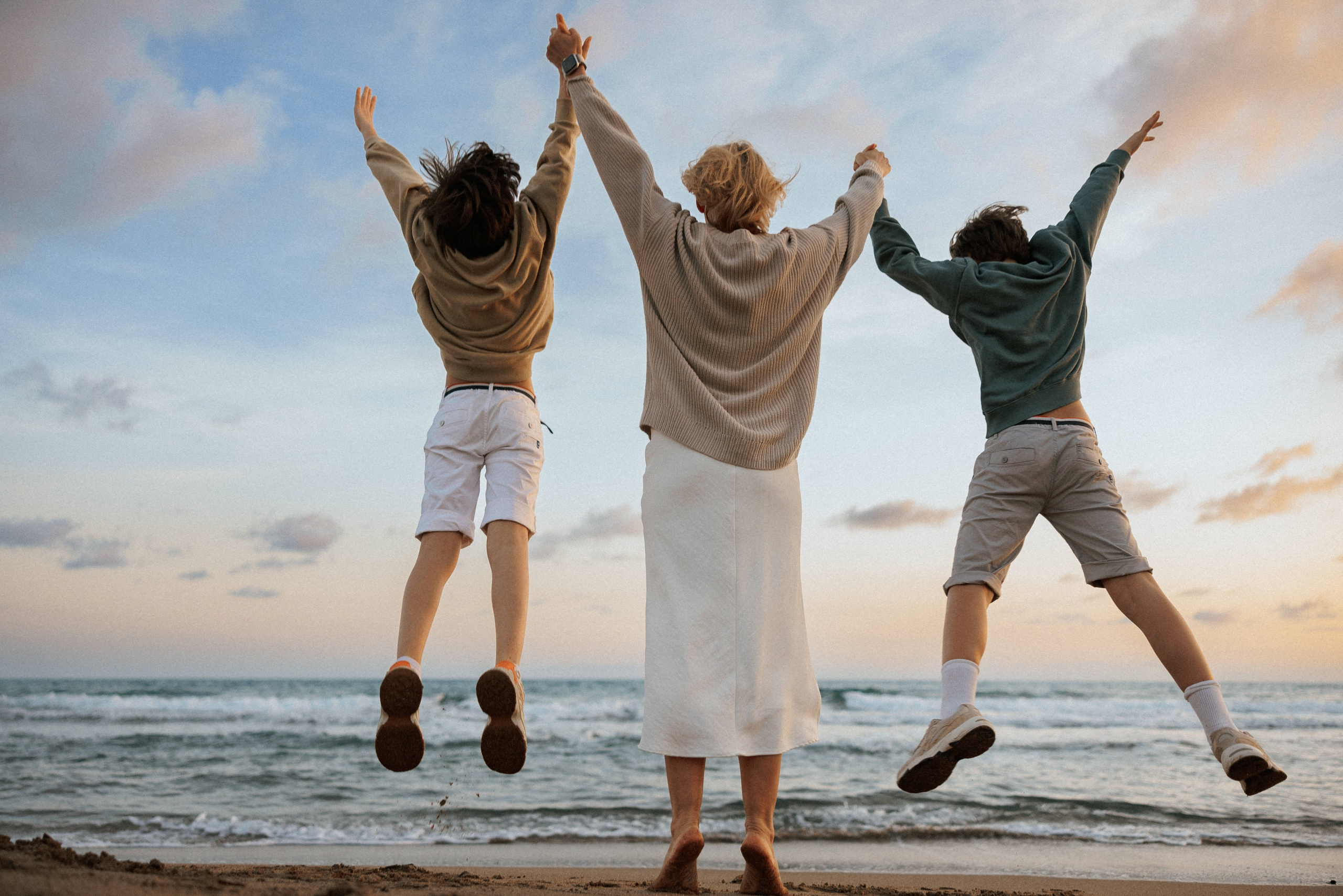 Family photo session on the beach in Vancouver BC Сanada. Twins. Ivan Skufinsky — wedding and family photographer in Vancouver