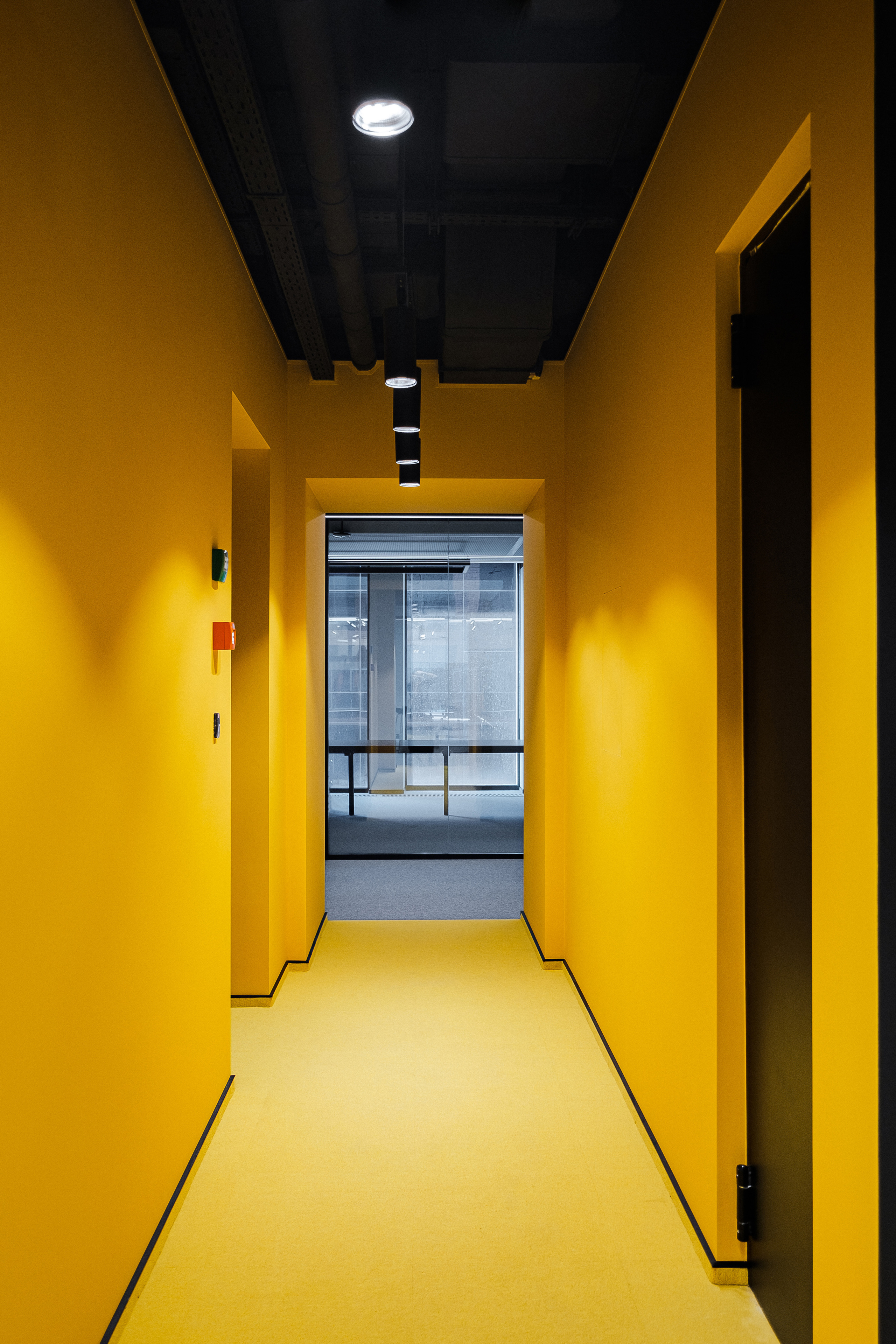 желтый коридор