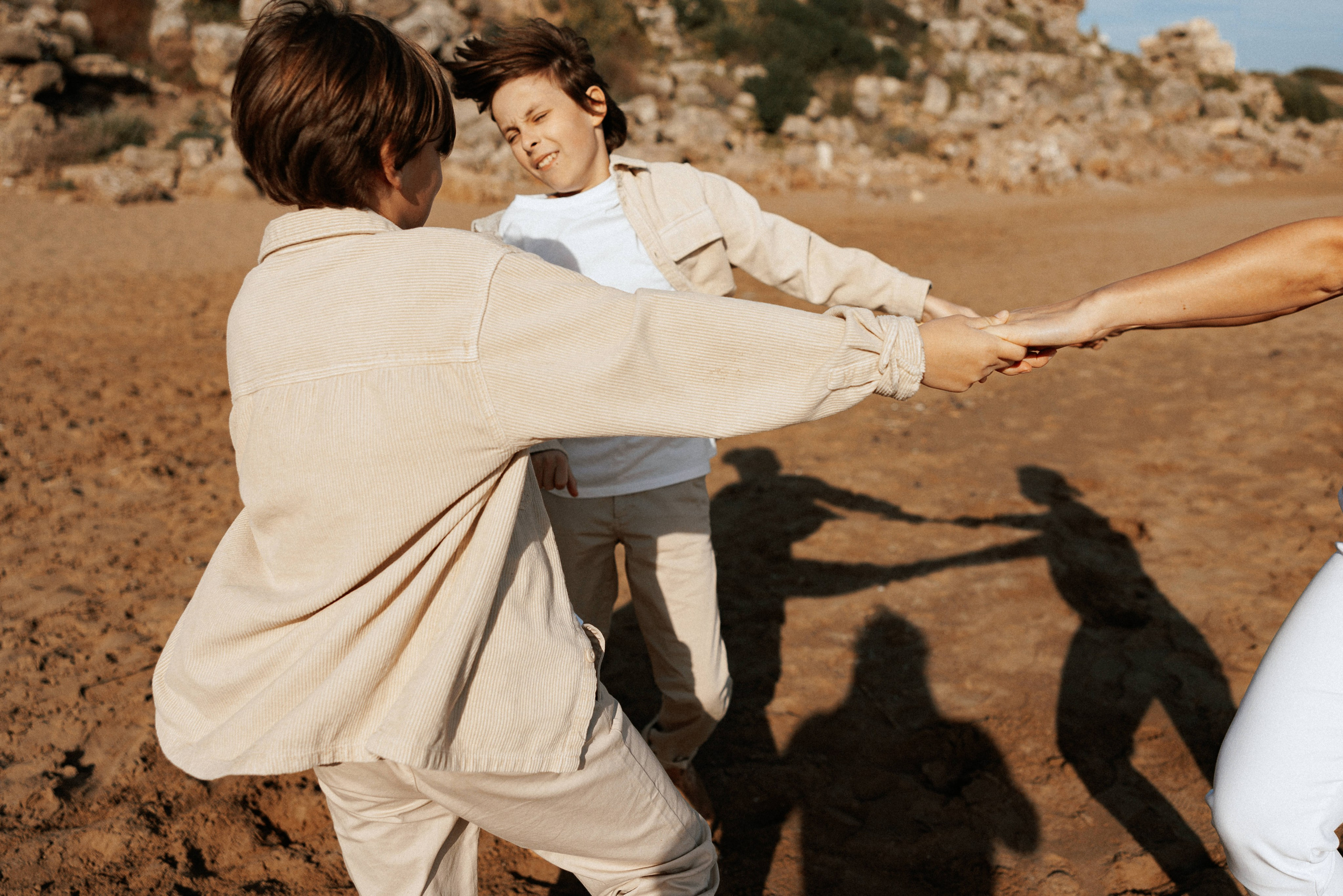 Family photo session on the beach in Vancouver BC Сanada. Twins. Ivan Skufinsky — wedding and family photographer in Vancouver