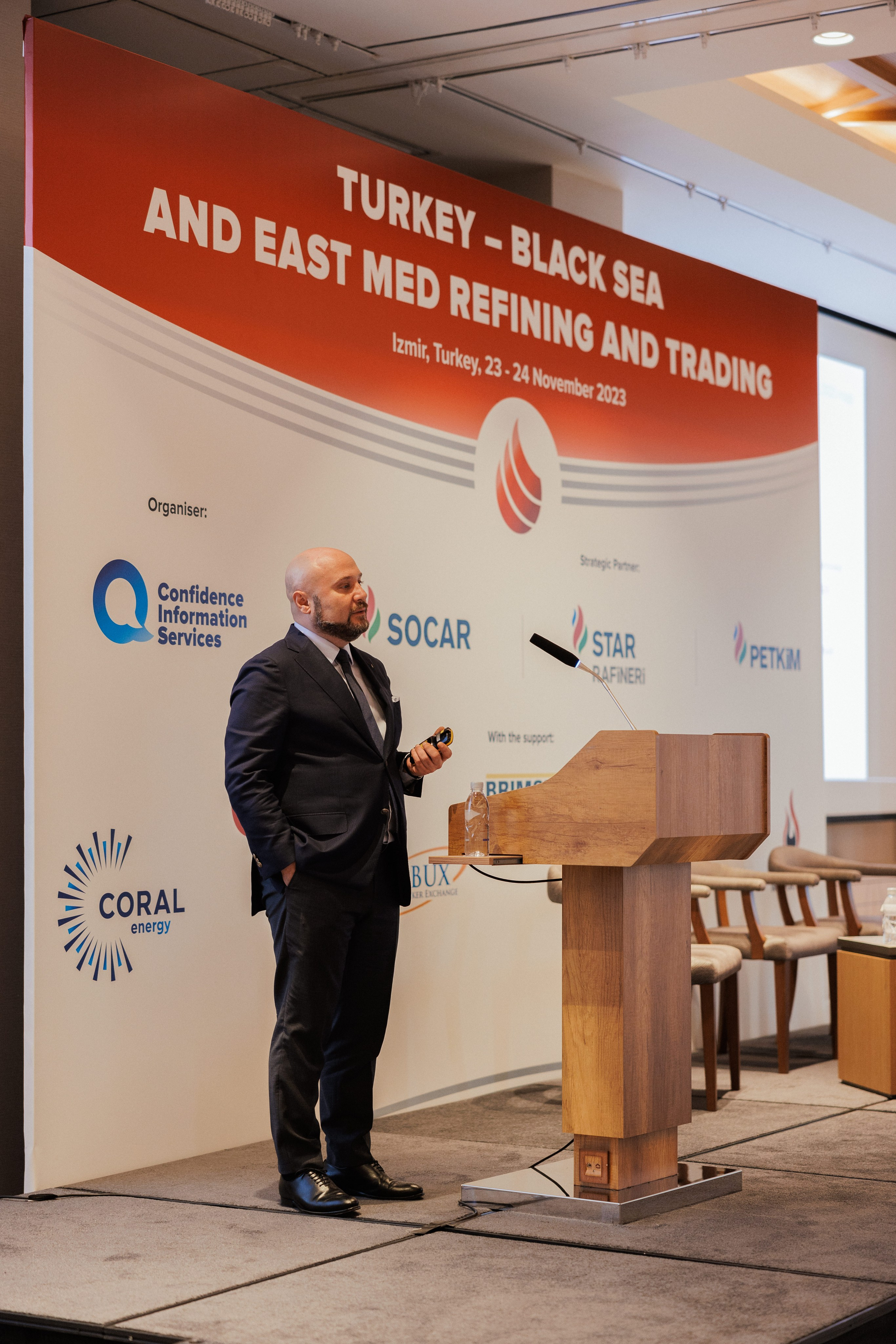 EXECUTIVE RETREAT Izmir Confidence Information Services. Ivan Skufinsky — wedding and family photographer in Vancouver