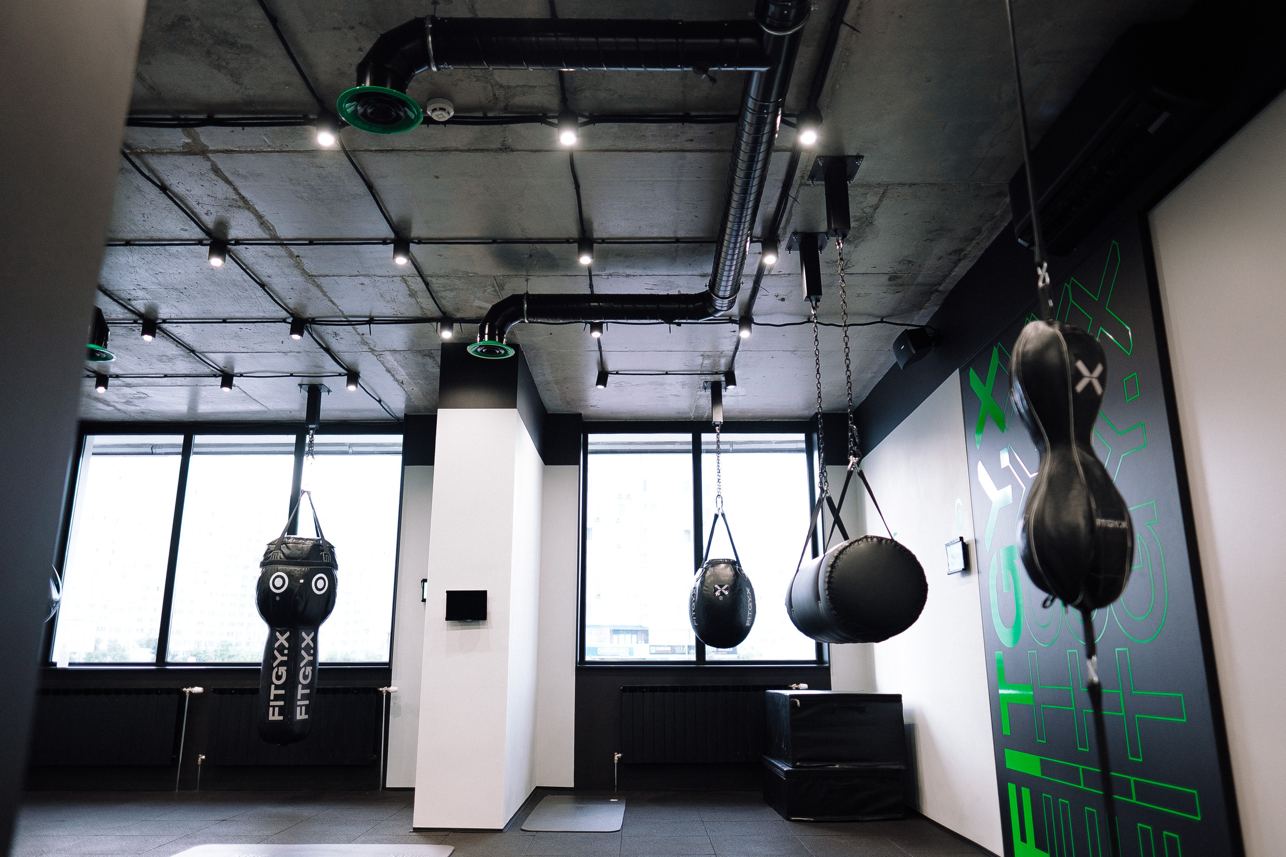 FitgyX контент 1 интерьер. Ivan Skufinsky — wedding and family photographer in Vancouver