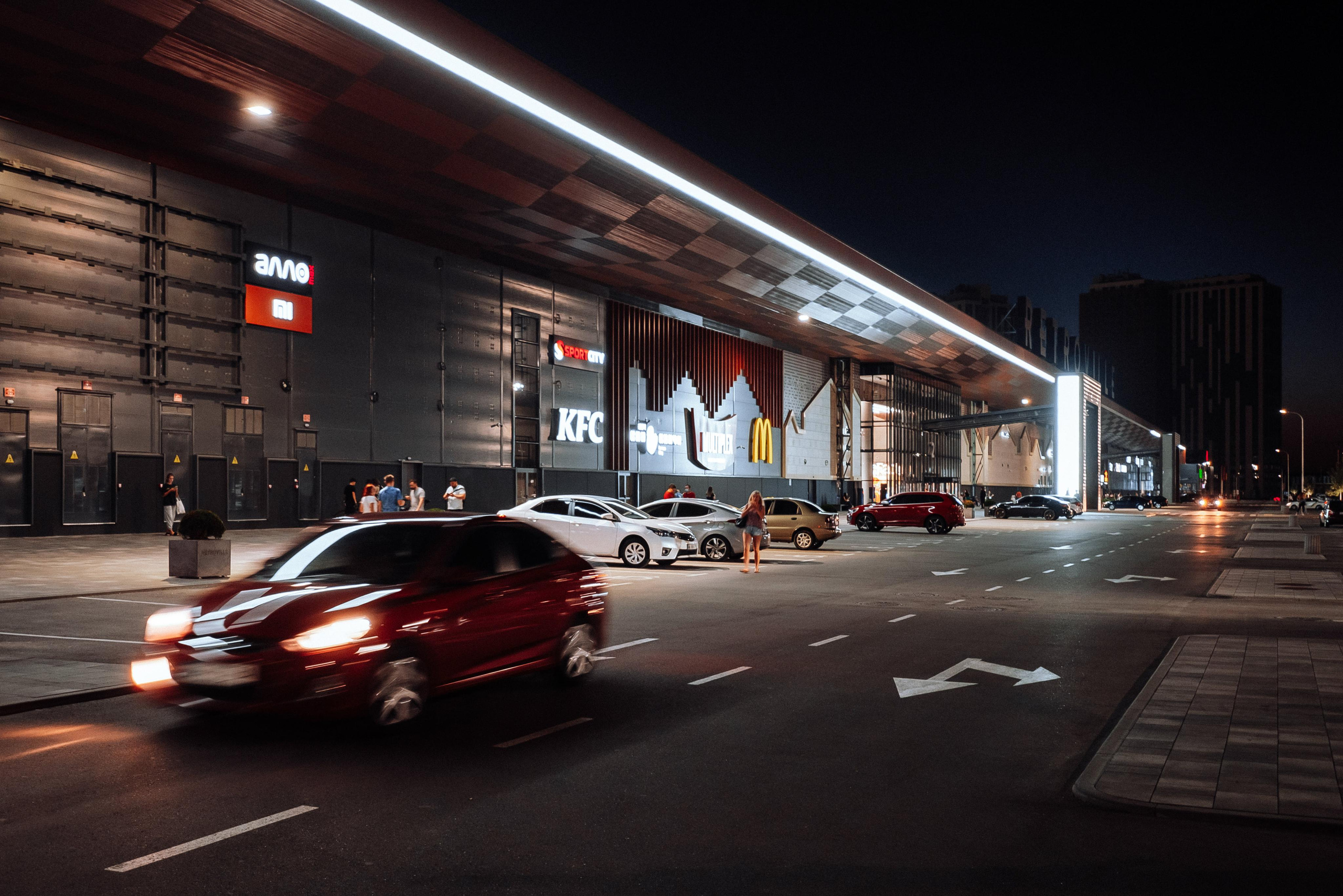 EXTERIER RETROVILLE. Ivan Skufinsky — wedding and family photographer in Vancouver