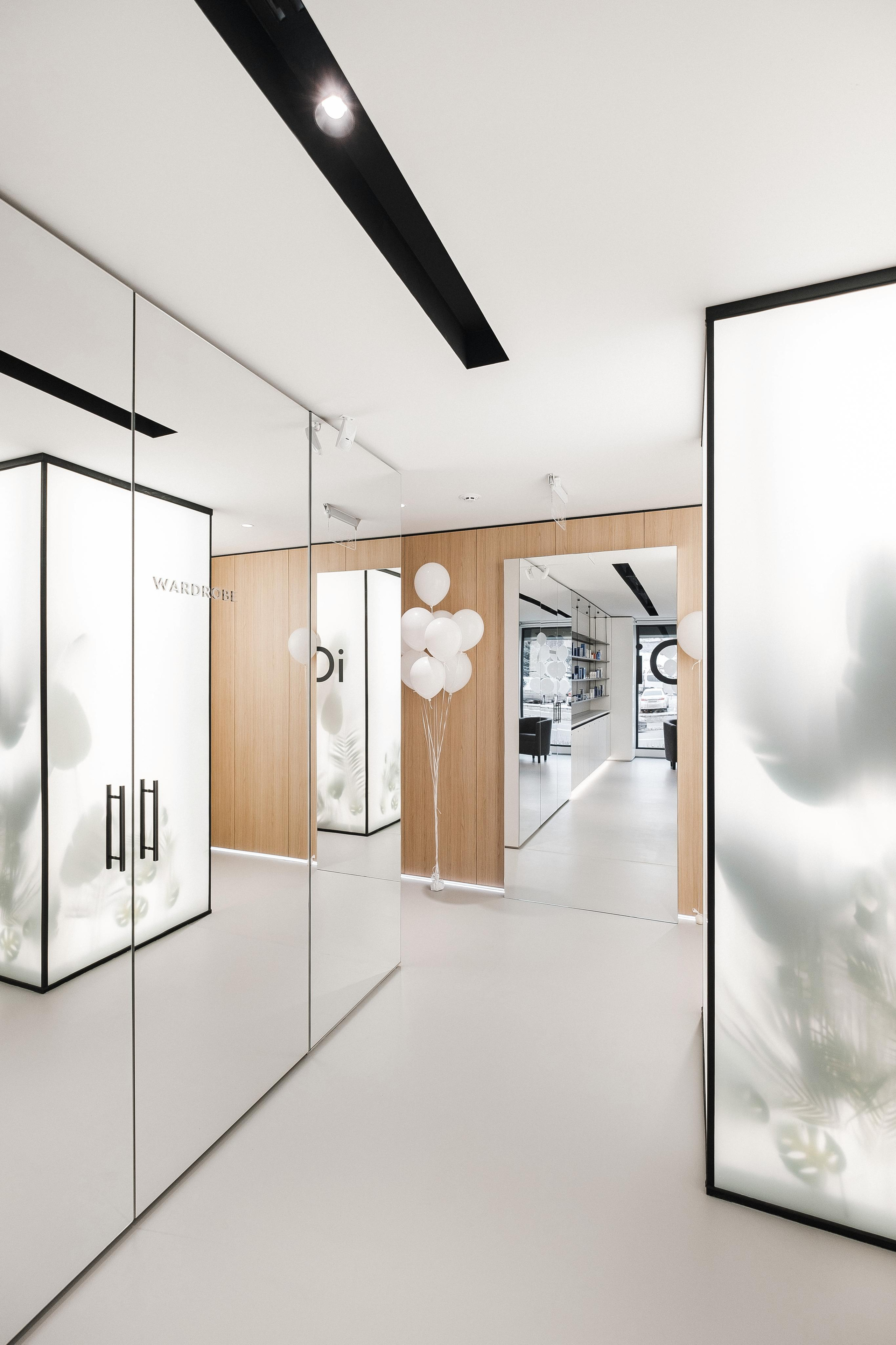 BEAUTY SAIOON OI. Ivan Skufinsky — wedding and family photographer in Vancouver