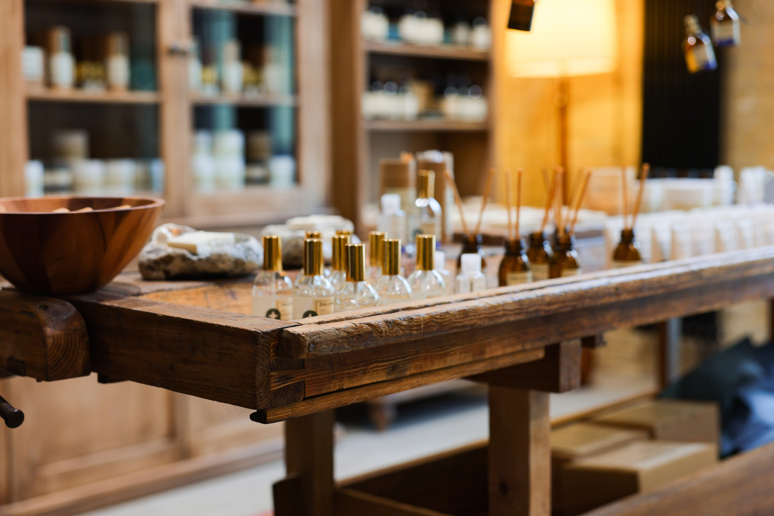 PERFUMERIE ZIELINSKI & ROZEN. Ivan Skufinsky — wedding and family photographer in Vancouver