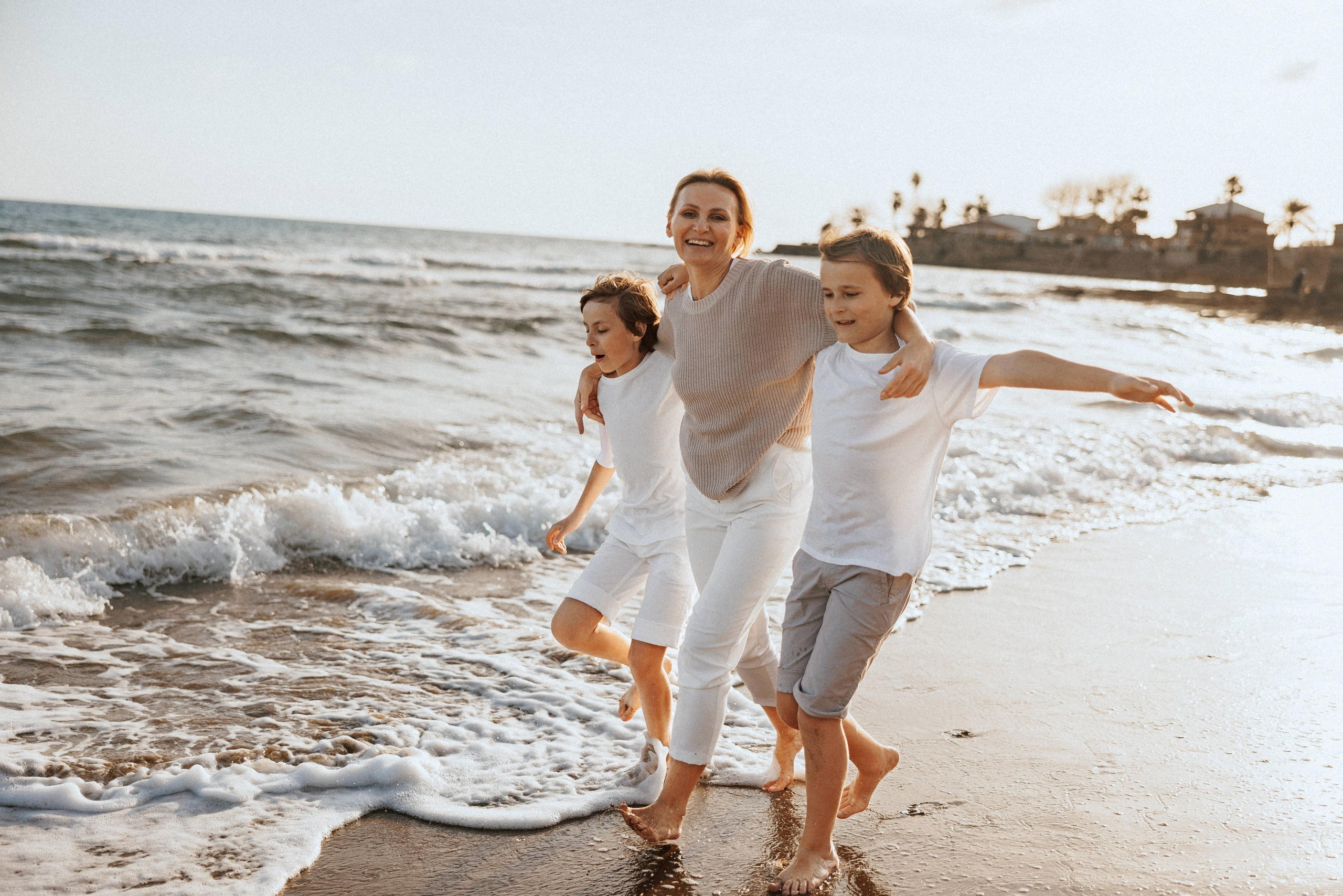Family photo session on the beach in Vancouver BC Сanada. Twins. Ivan Skufinsky — wedding and family photographer in Vancouver