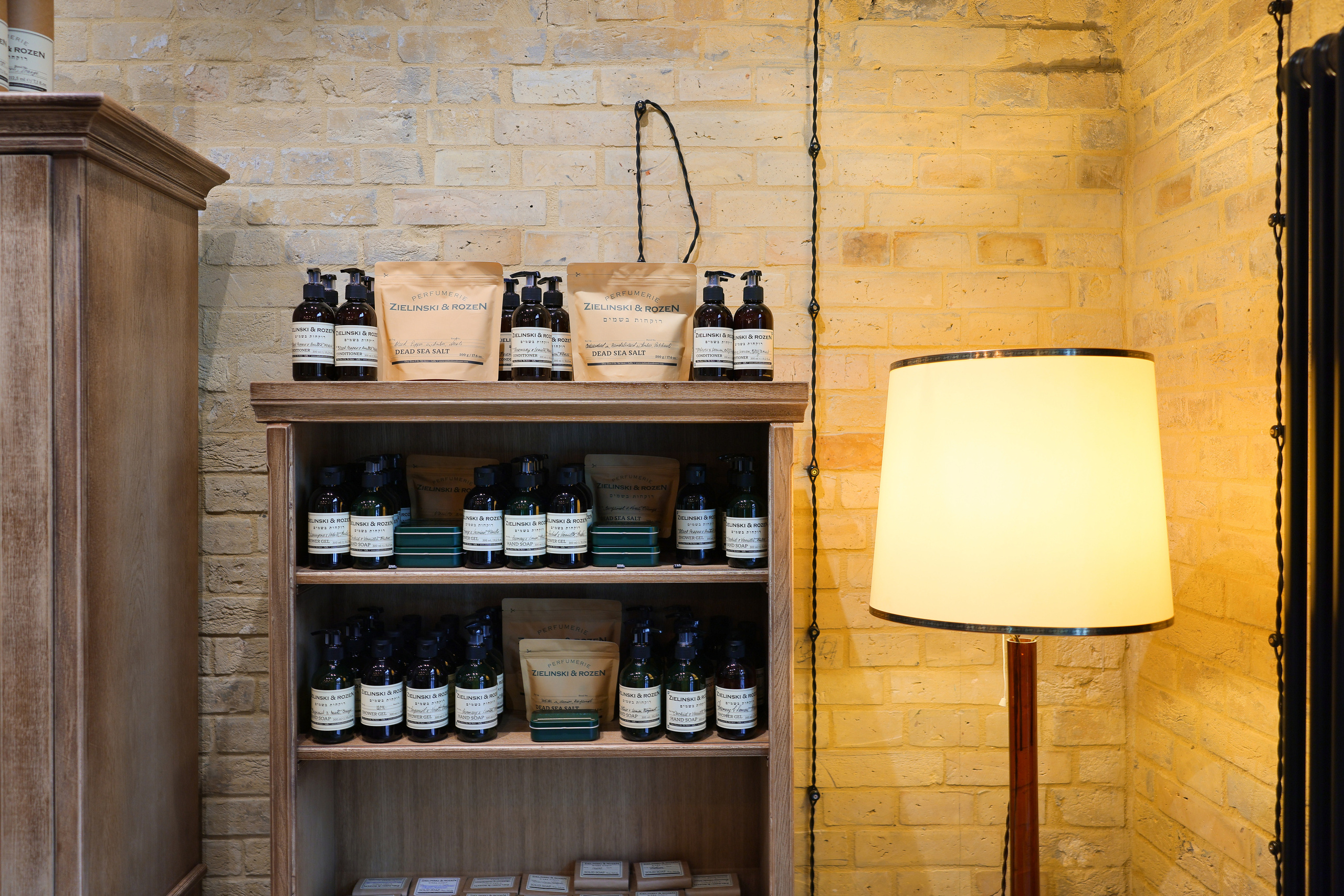 PERFUMERIE ZIELINSKI & ROZEN. Ivan Skufinsky — wedding and family photographer in Vancouver