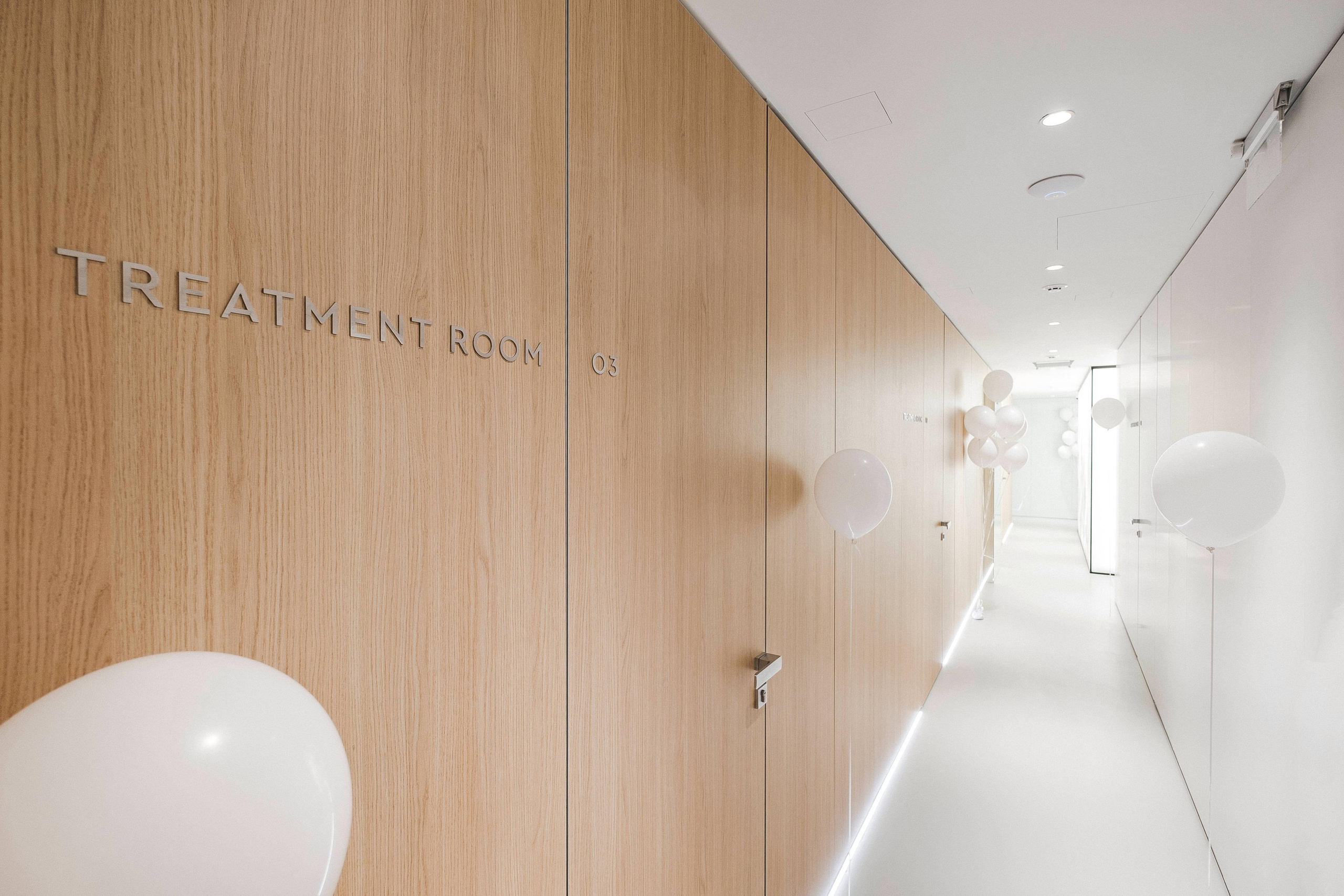 BEAUTY SAIOON OI. Ivan Skufinsky — wedding and family photographer in Vancouver