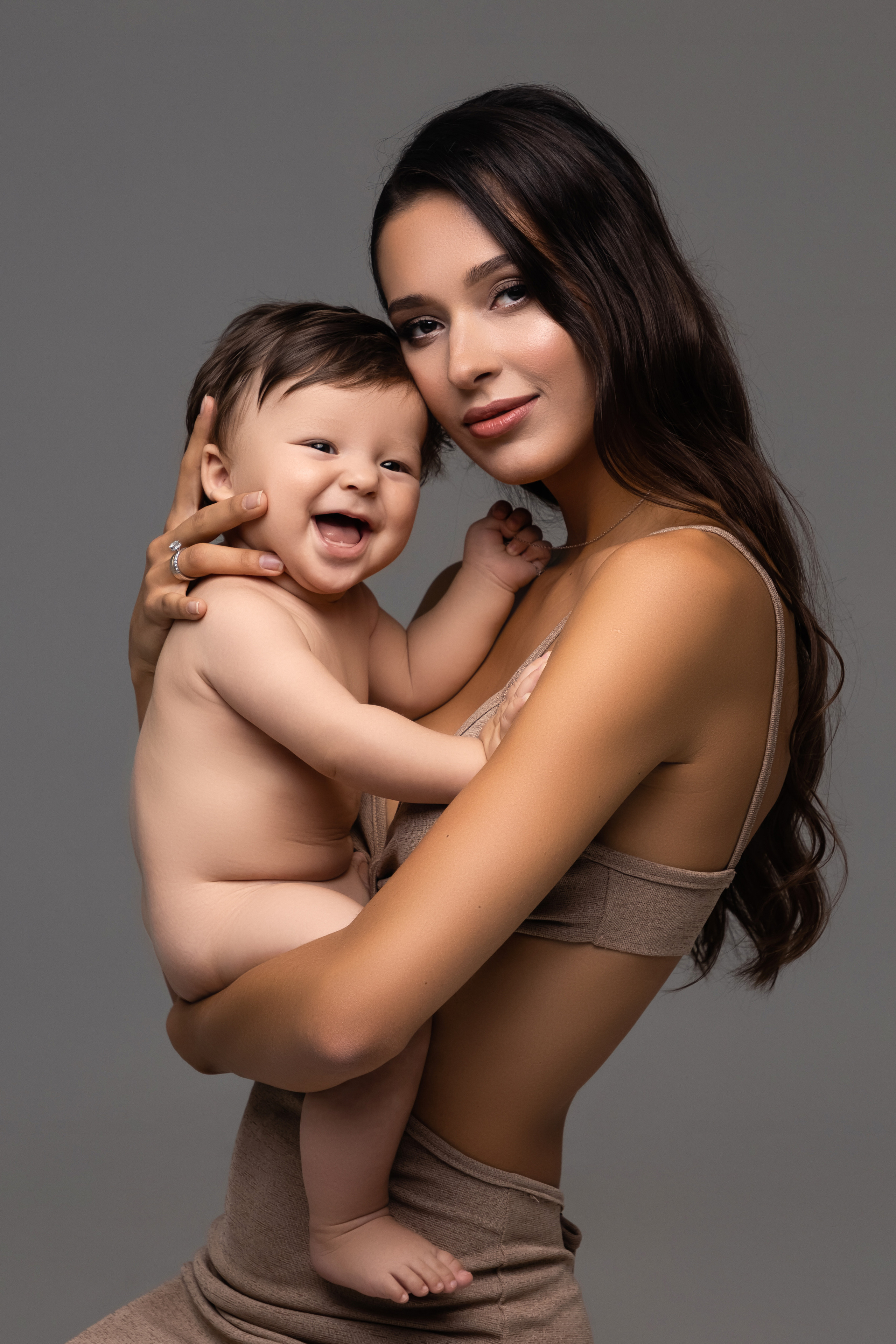 Фотосессия — Мама Карина и малыш. Стильний Фотограф Роксана Київ Варшава| Вагітність, жіночий портрет