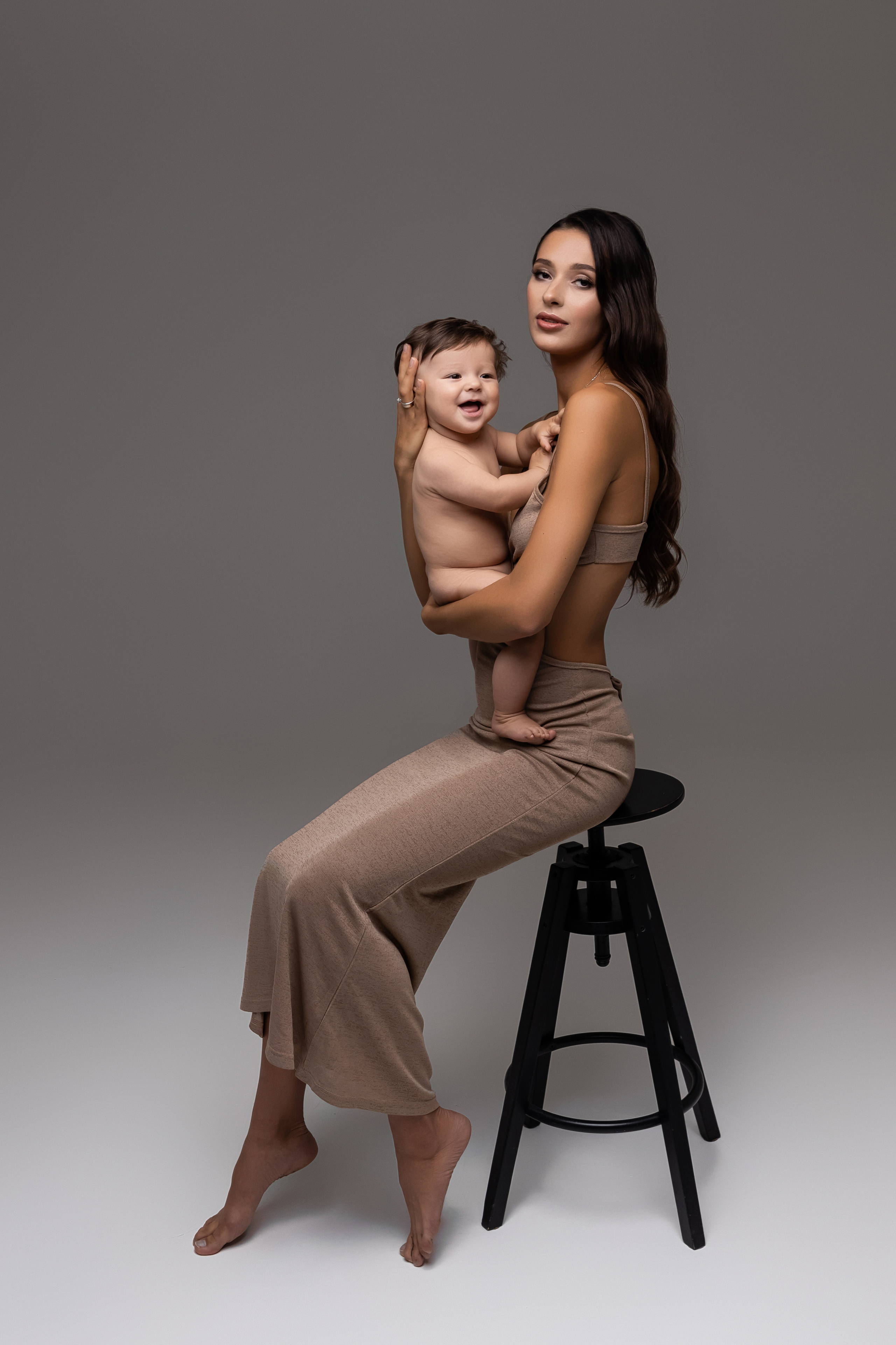 Фотосессия — Мама Карина и малыш. Стильний Фотограф Роксана Київ Варшава| Вагітність, жіночий портрет