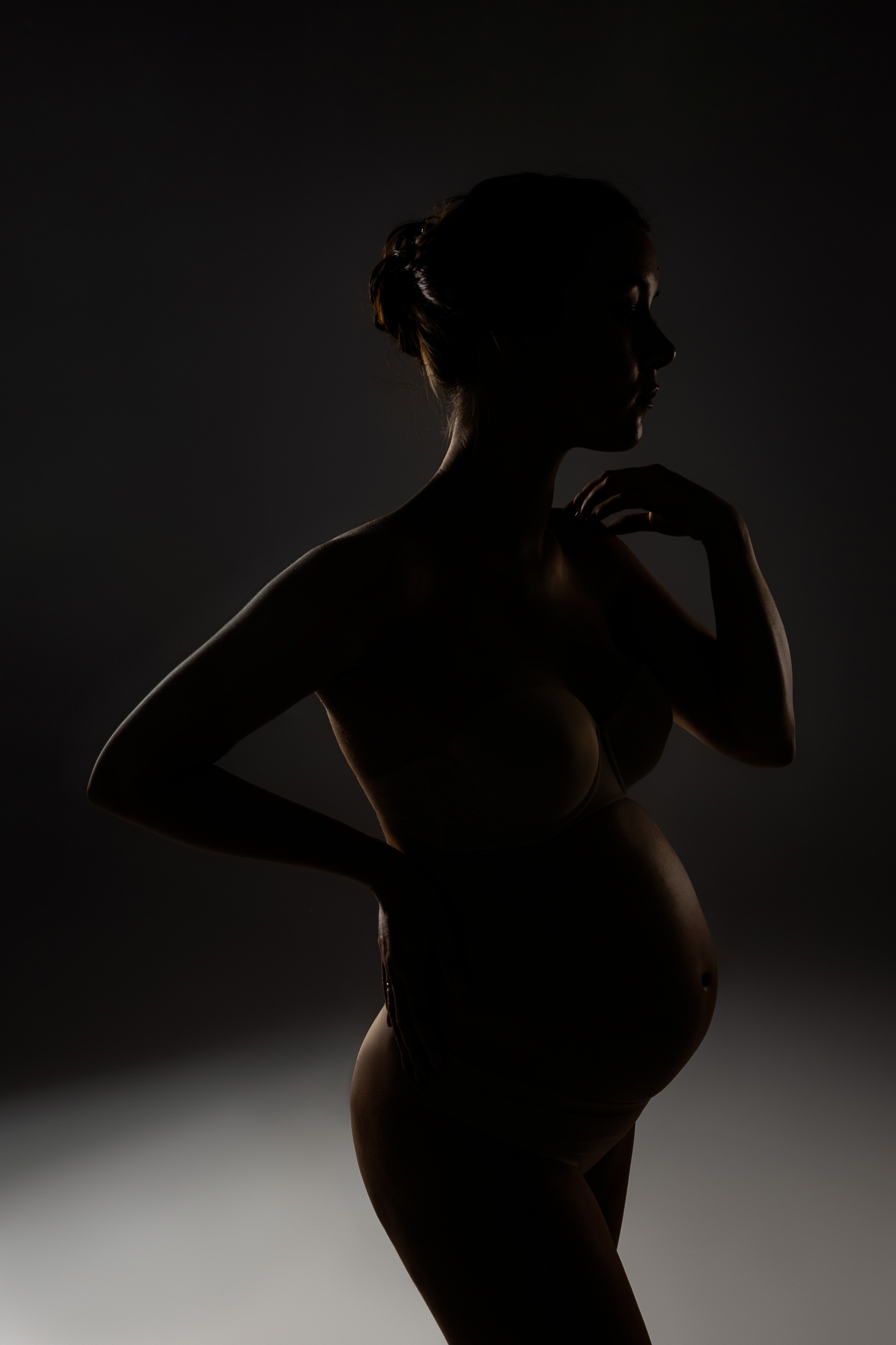 Фотосессия беременности Анастасии Варшава. Стильный Фотограф Роксана Киев | Беременность, женский портрет