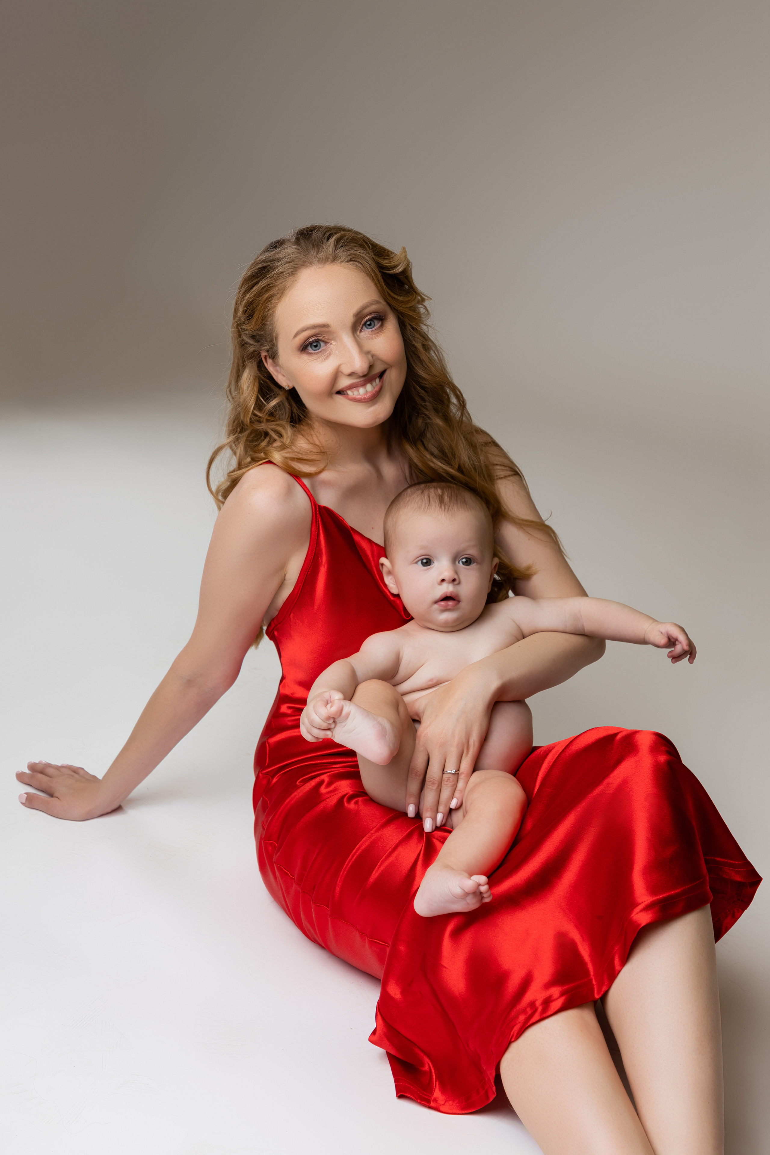 Семейная фотосессия в стиле минимализм Евгении. Стильний Фотограф Роксана Київ Варшава| Вагітність, жіночий портрет