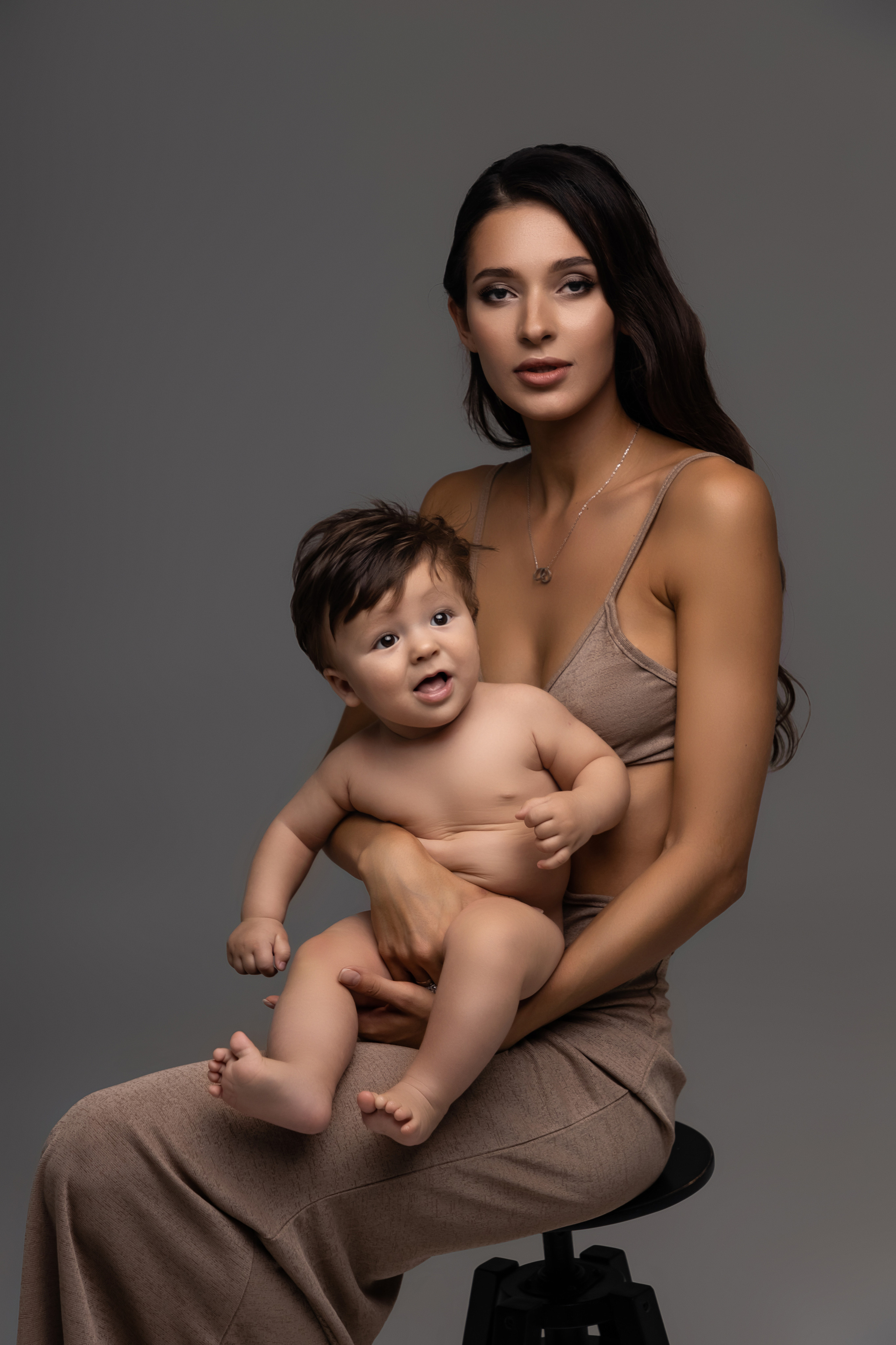 Фотосессия — Мама Карина и малыш. Стильний Фотограф Роксана Київ Варшава| Вагітність, жіночий портрет