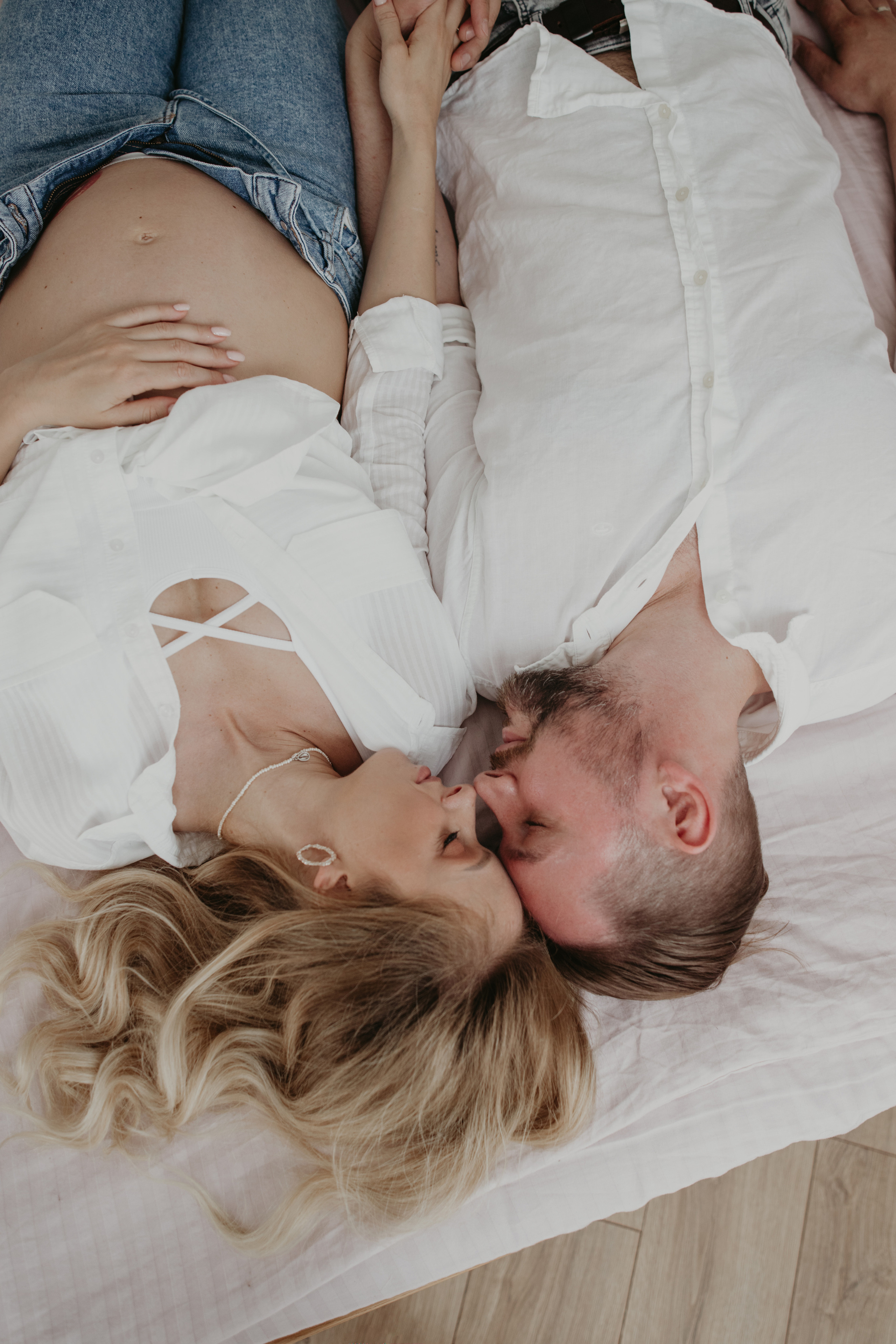 Домашня зйомка вагітності. Весільний фотограф у Львові Мирон Роксоляна