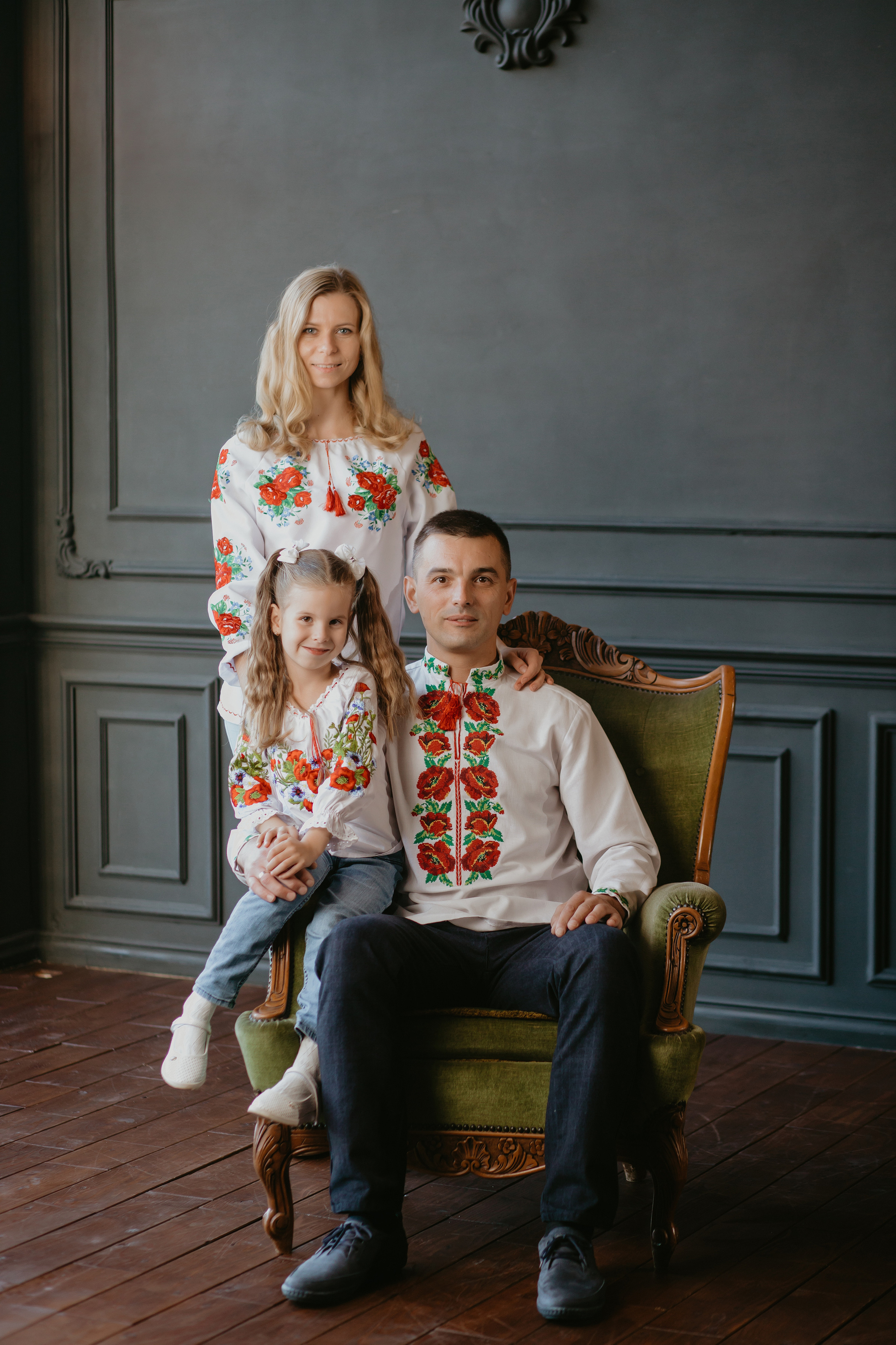 Сімейна зйомка у студії. Весільний фотограф у Львові Мирон Роксоляна