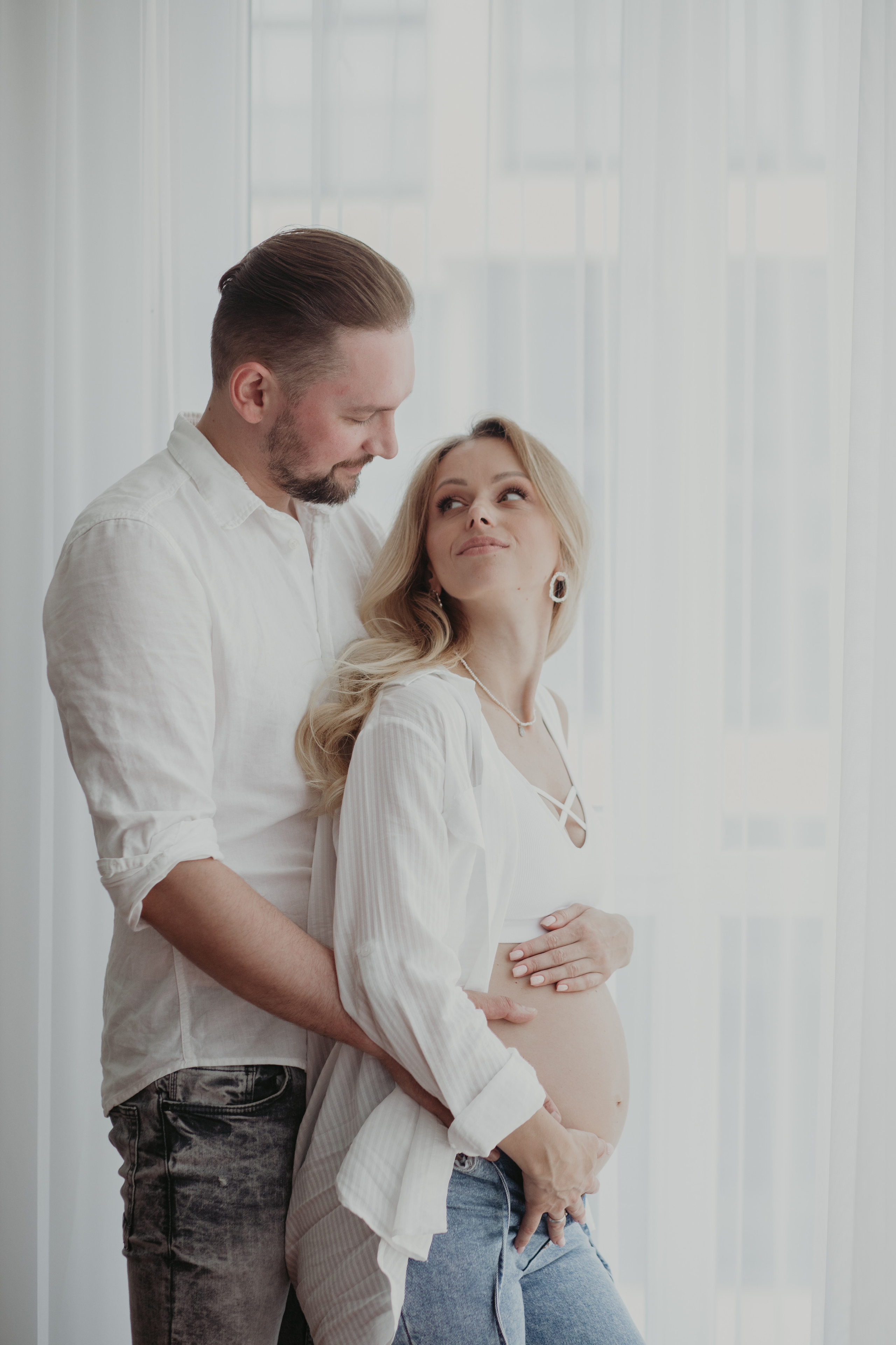 Домашня зйомка вагітності. Весільний фотограф у Львові Мирон Роксоляна