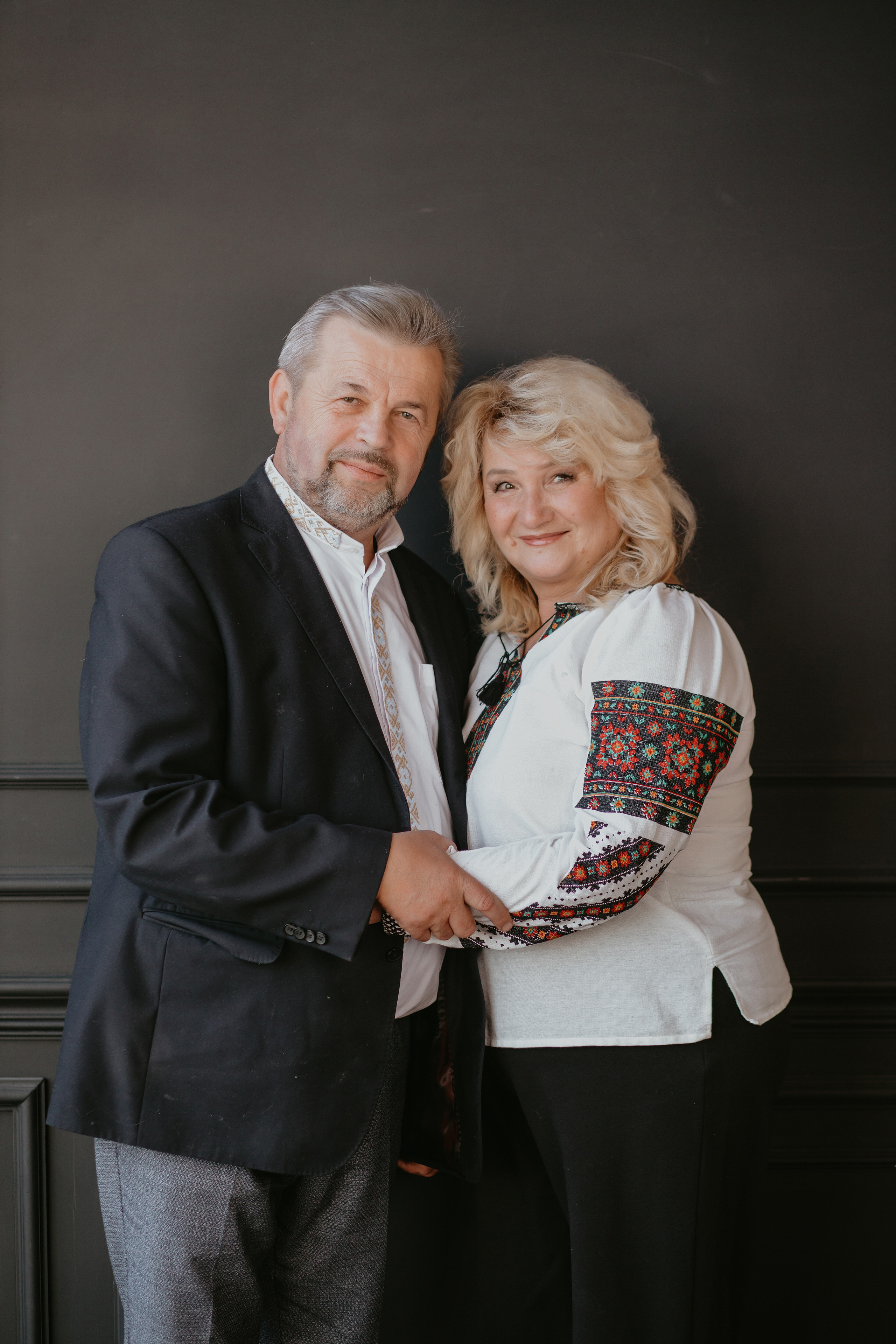 Сімейна зйомка у студії. Весільний фотограф у Львові Мирон Роксоляна