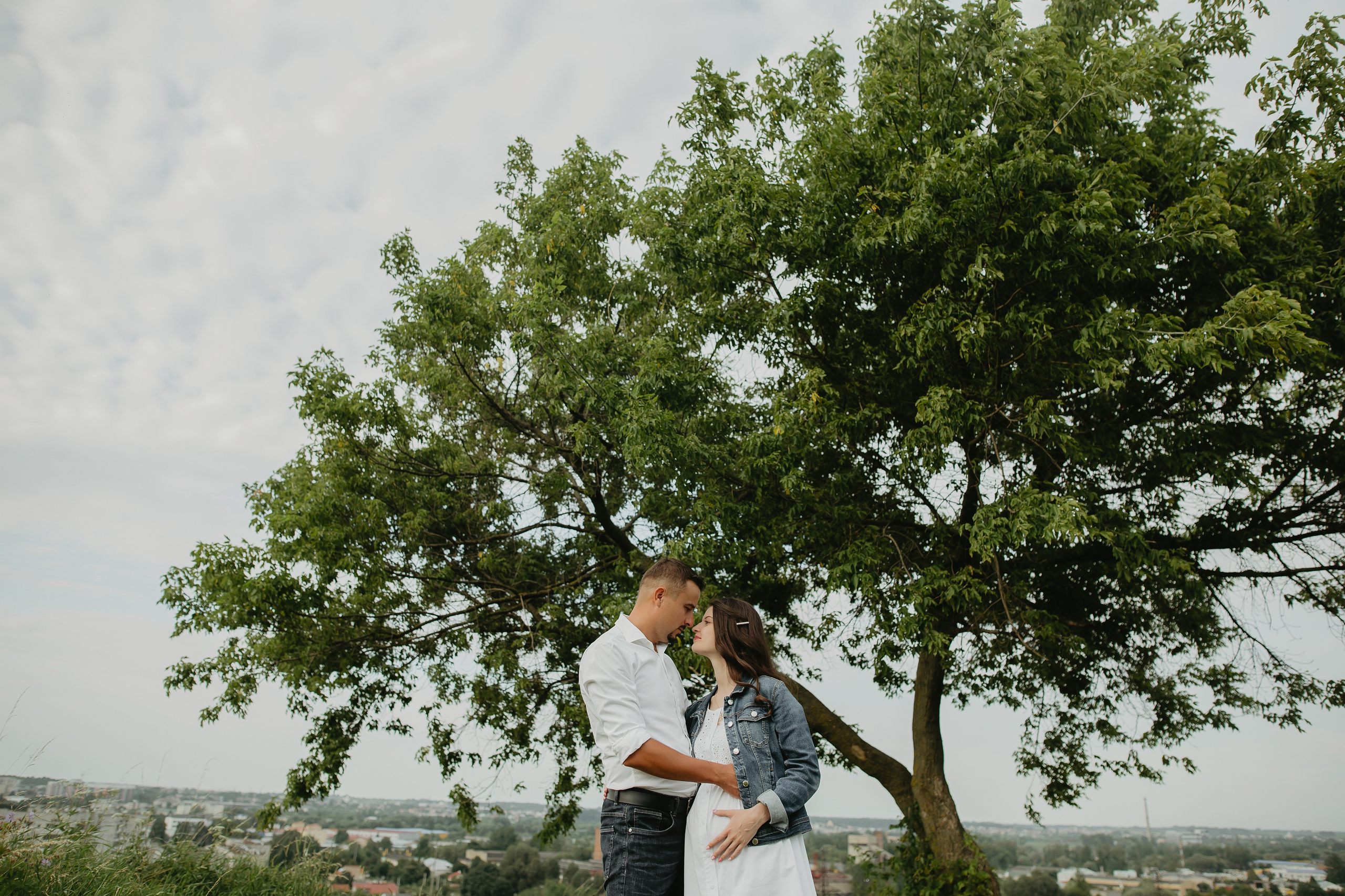 Зйомка вагітності на горі. Весільний фотограф у Львові Мирон Роксоляна