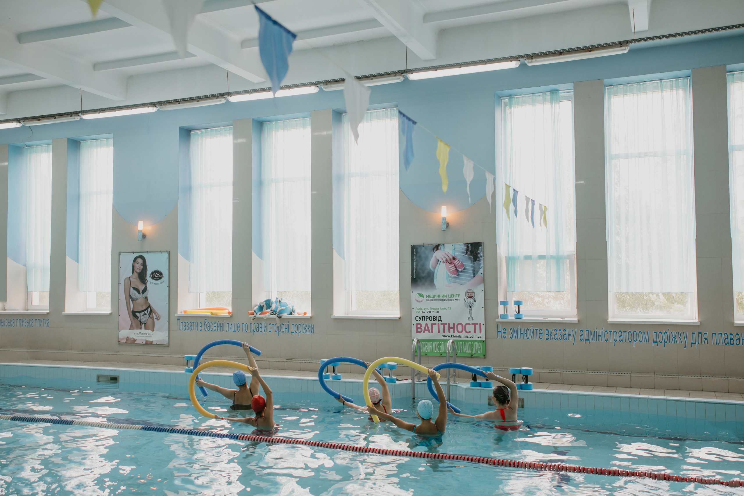 Зйомка для басейну. Весільний фотограф у Львові Мирон Роксоляна