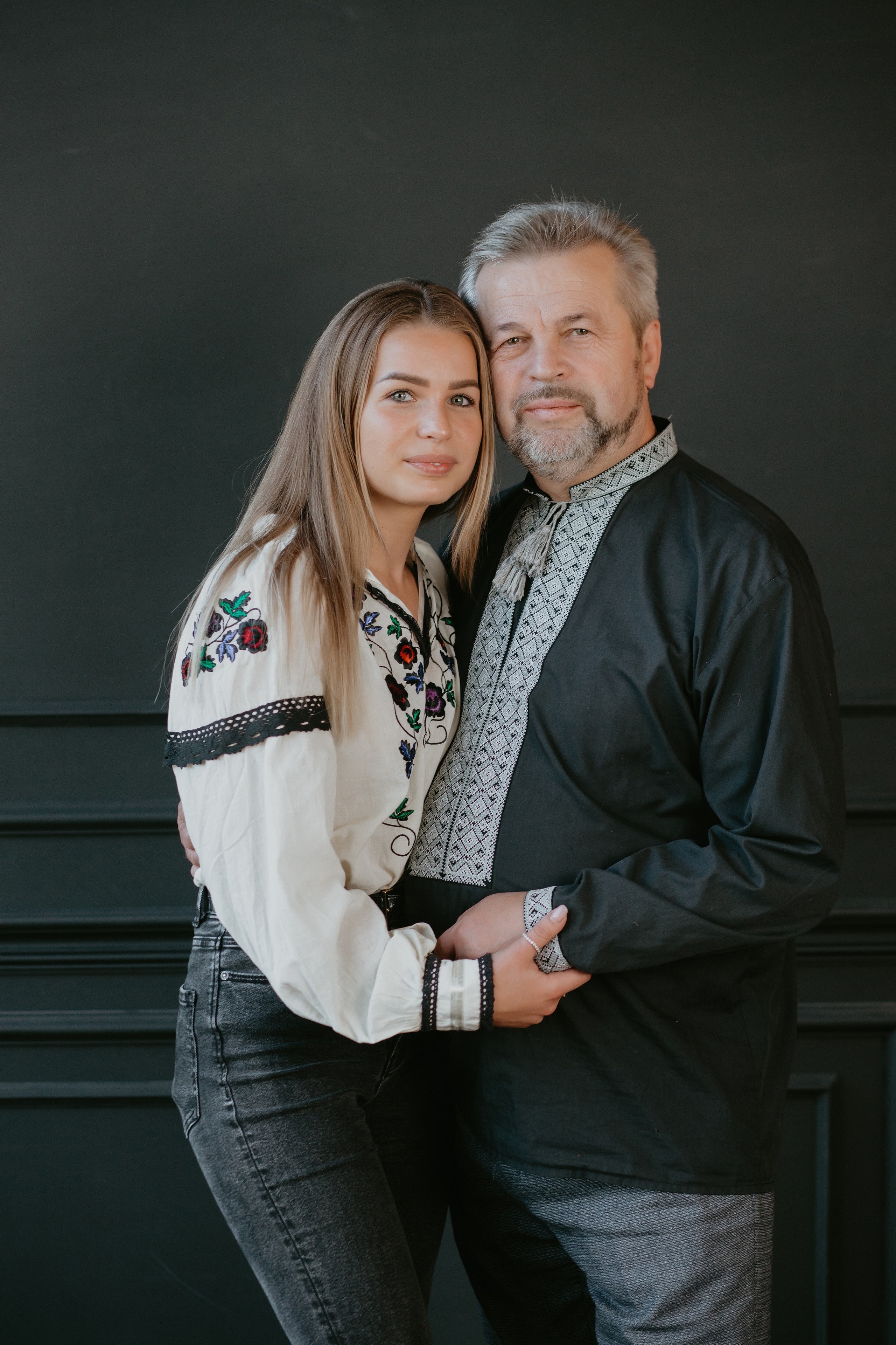 Сімейна зйомка у студії. Весільний фотограф у Львові Мирон Роксоляна