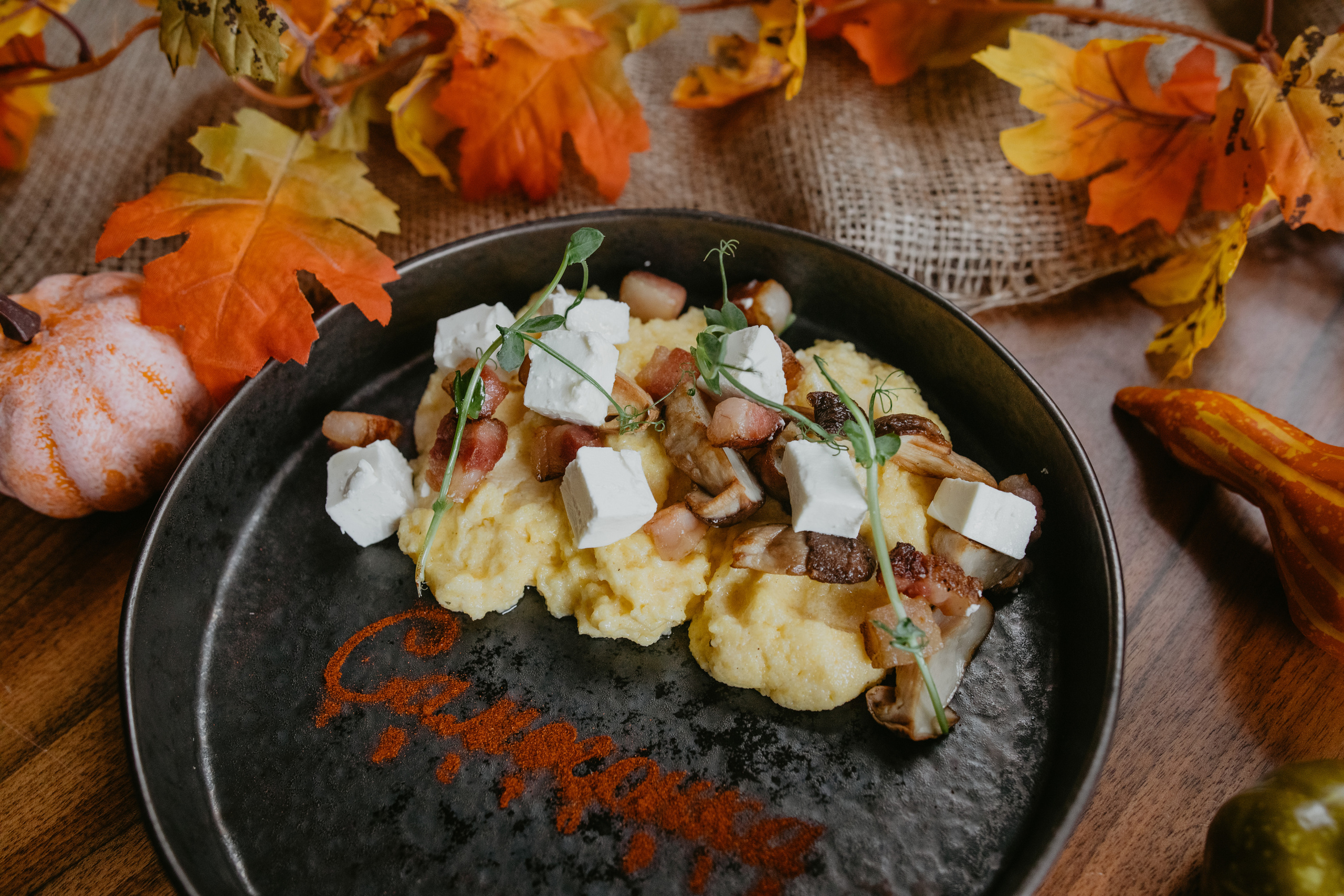 Зйомка меню для ресторану. Весільний фотограф у Львові Мирон Роксоляна