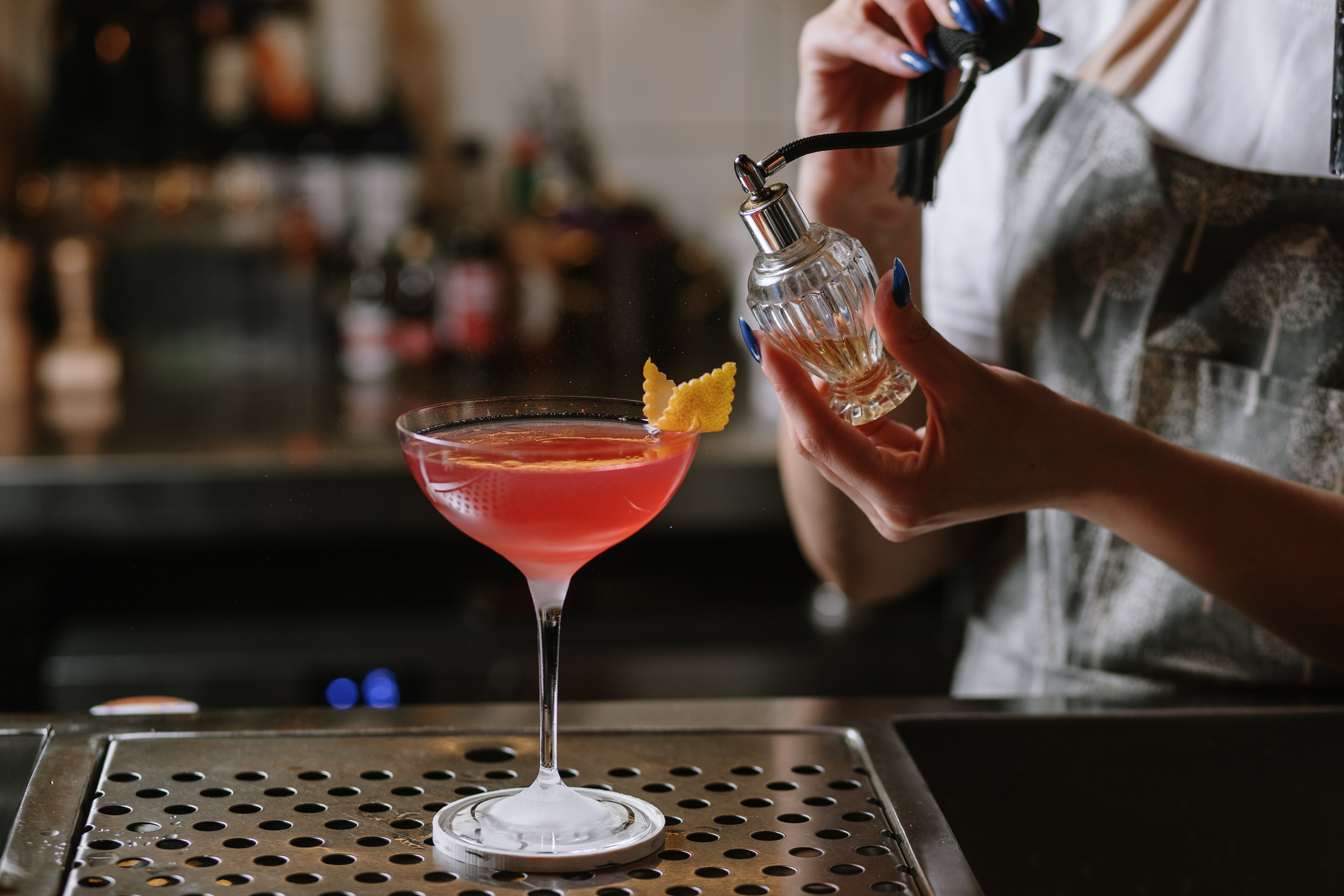 Бармен зйомка №1. Весільний фотограф у Львові Мирон Роксоляна