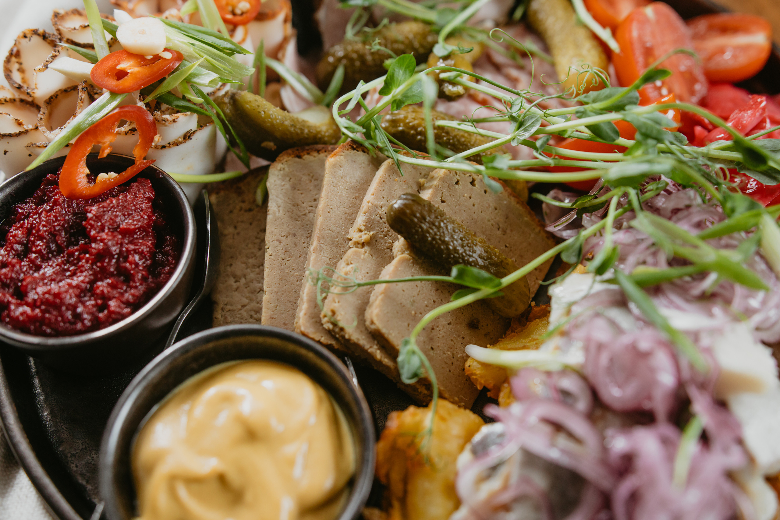 Зйомка меню для ресторану. Весільний фотограф у Львові Мирон Роксоляна