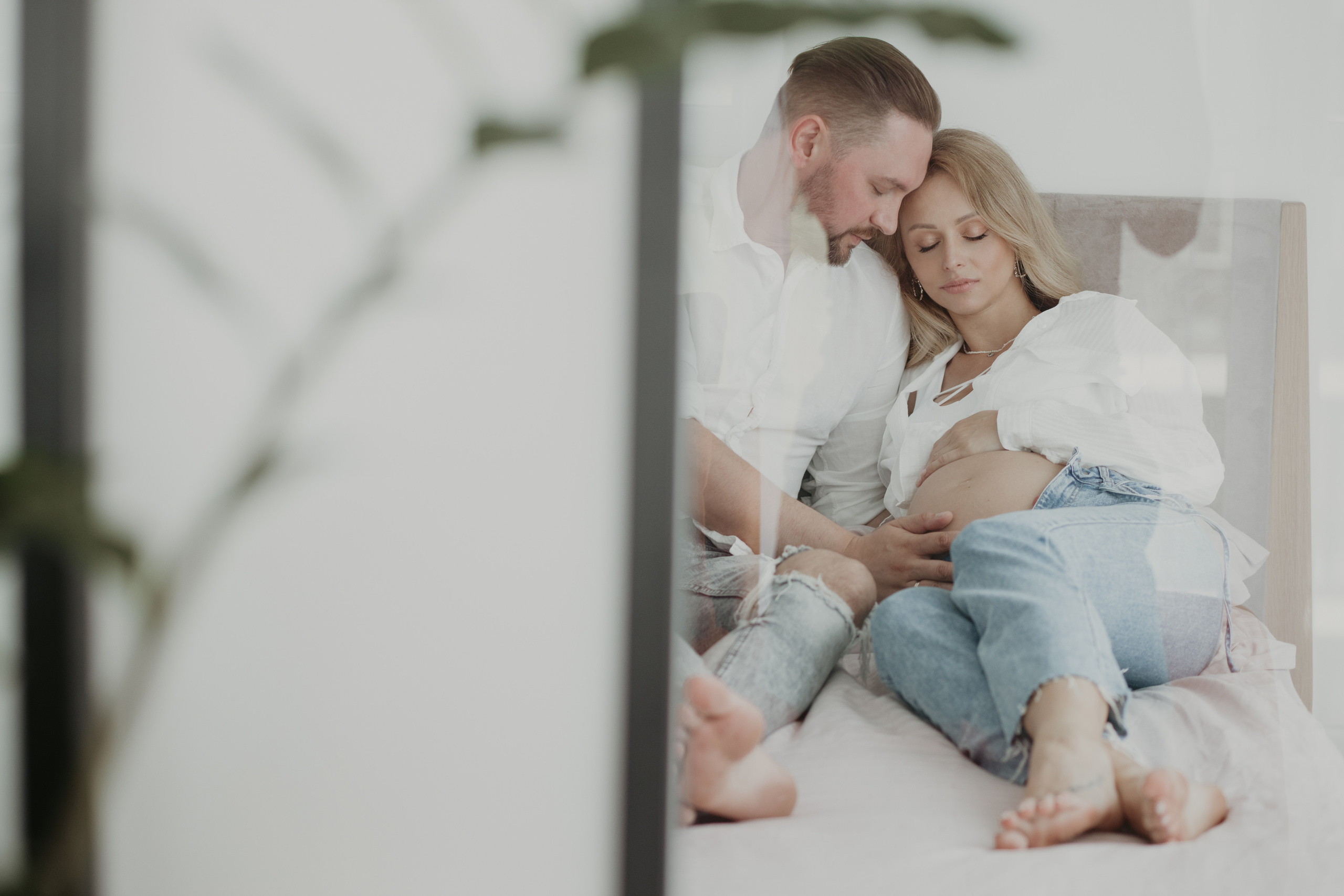 Домашня зйомка вагітності. Весільний фотограф у Львові Мирон Роксоляна