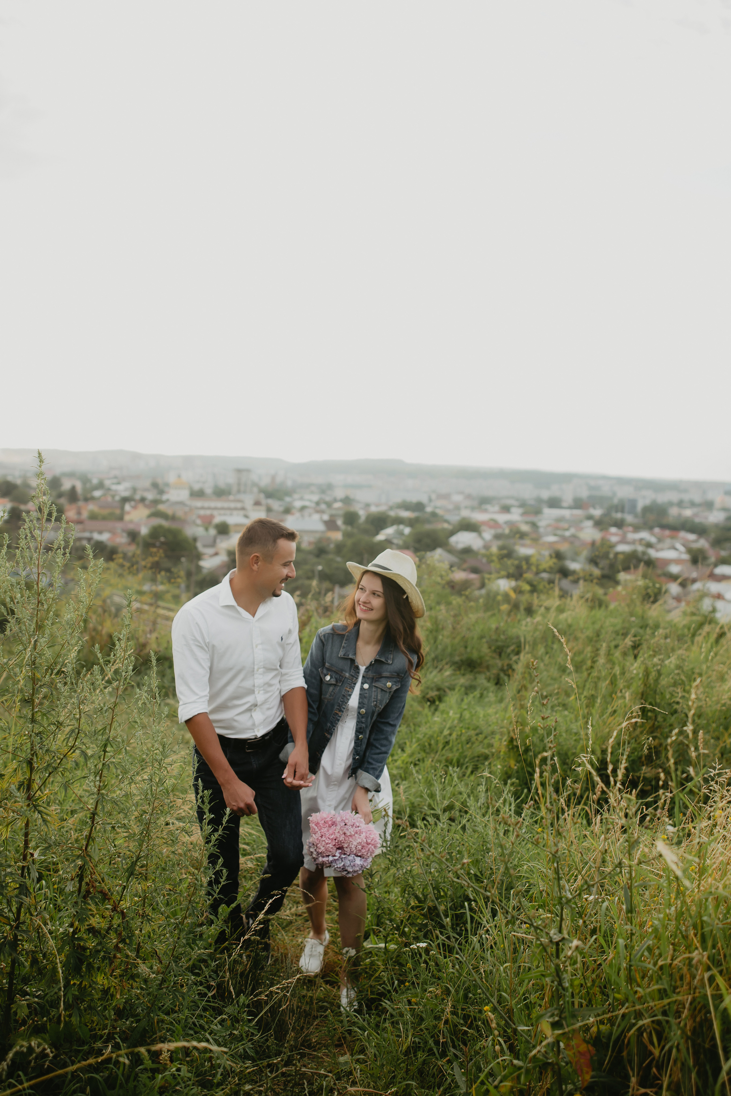Зйомка вагітності на горі. Весільний фотограф у Львові Мирон Роксоляна