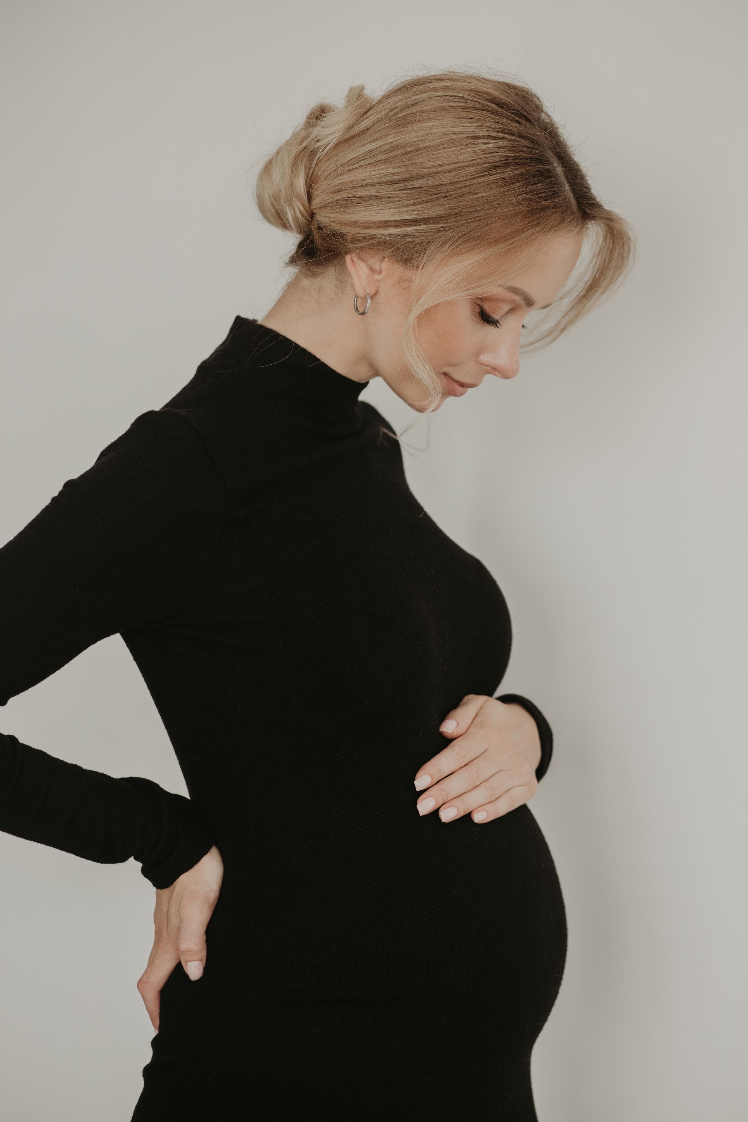 Домашня зйомка вагітності. Весільний фотограф у Львові Мирон Роксоляна