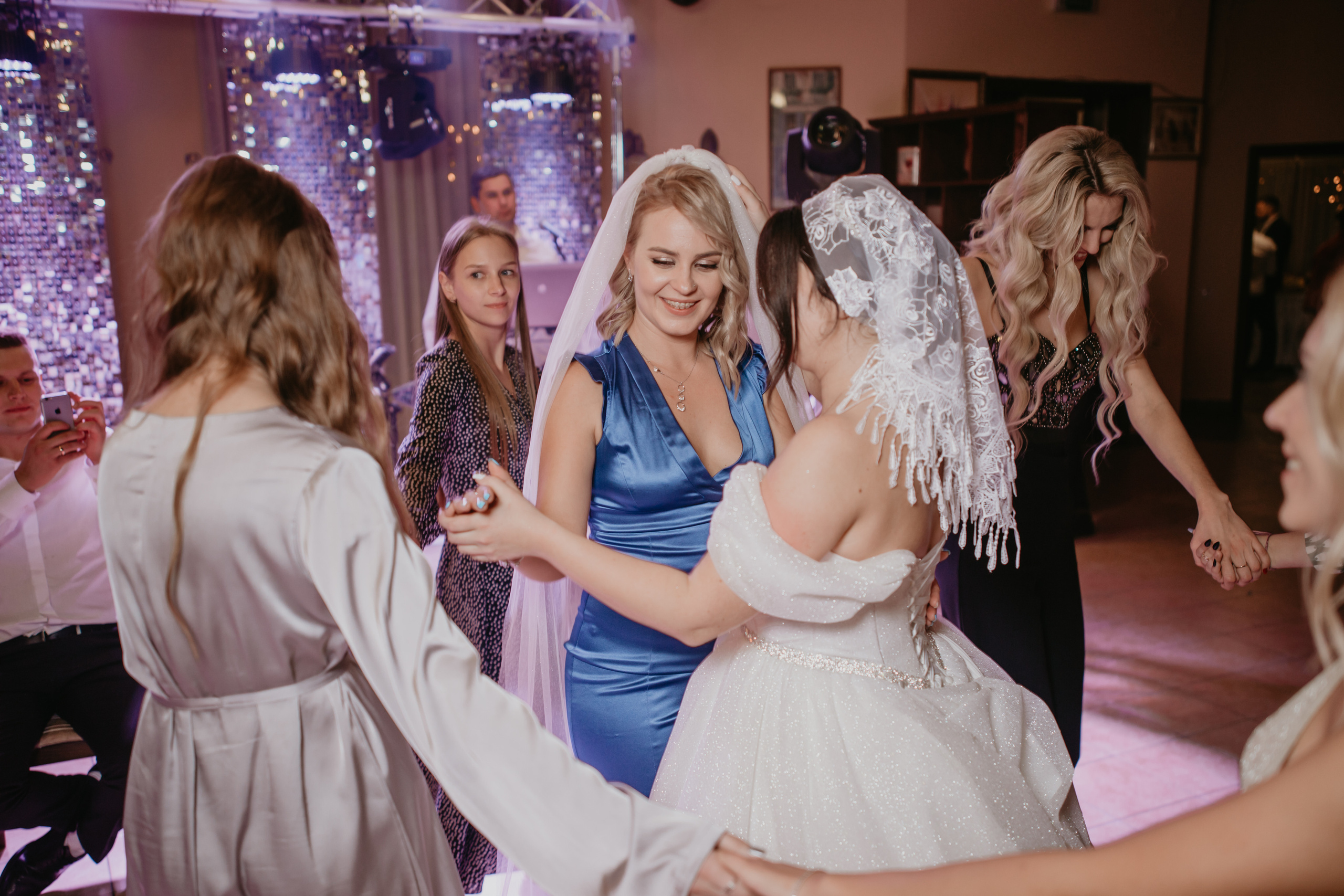 Весільний день Маряни та Володі. Весільний фотограф у Львові Мирон Роксоляна