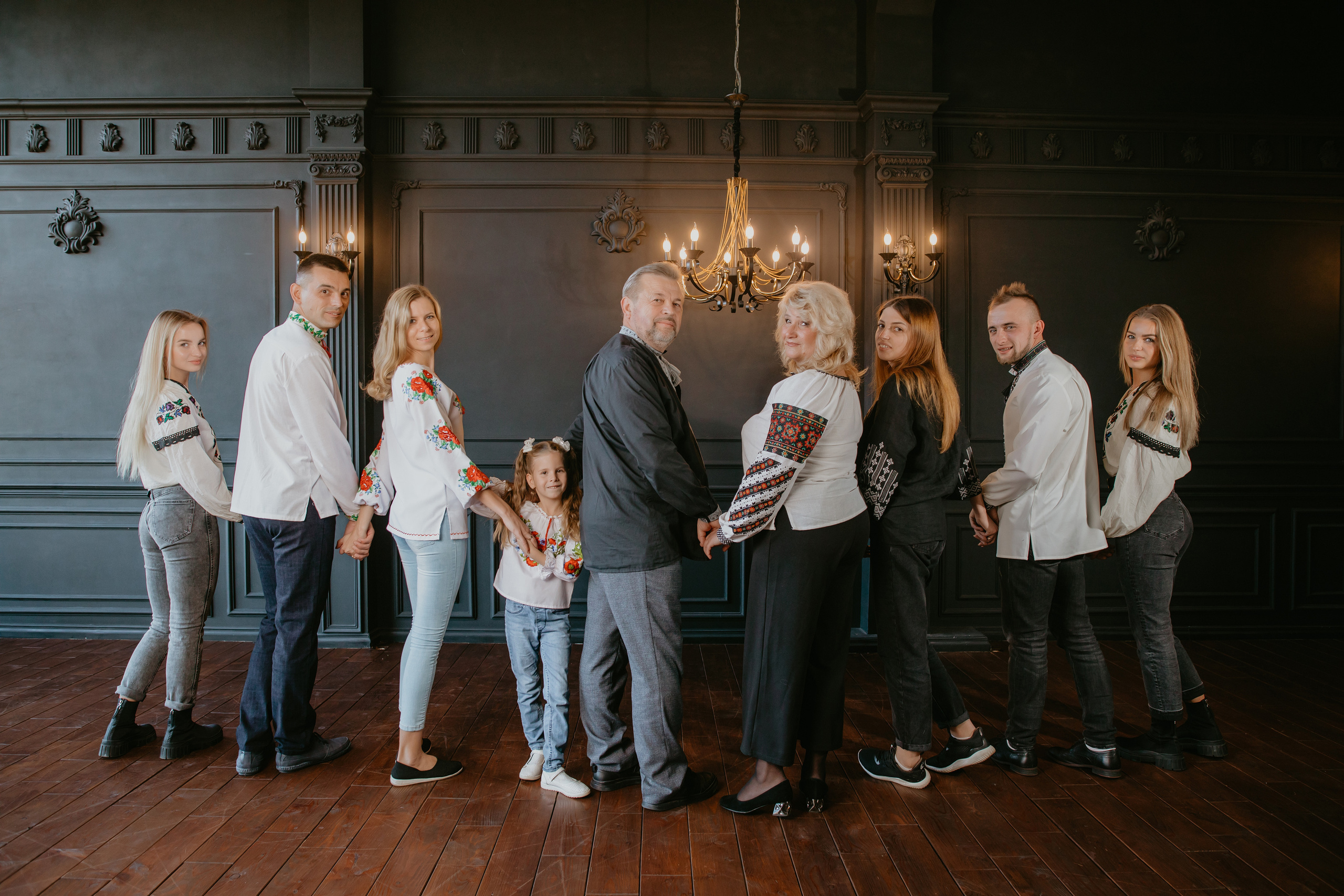 Сімейна зйомка у студії. Весільний фотограф у Львові Мирон Роксоляна