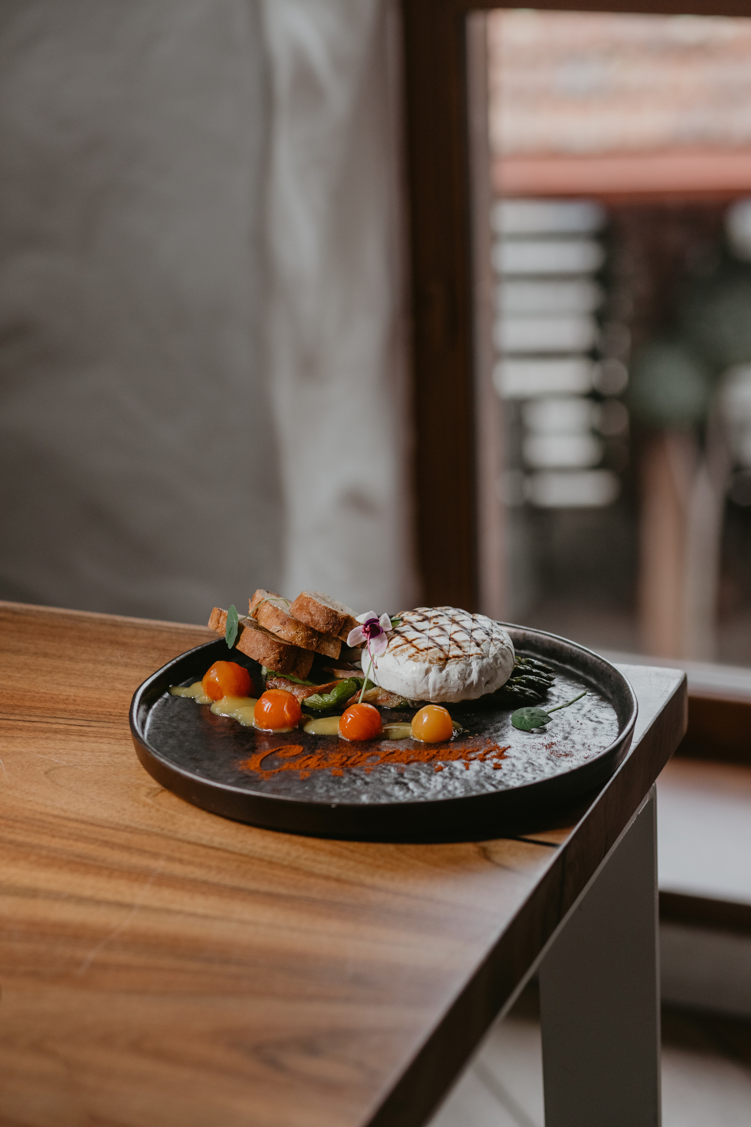 Зйомка меню для ресторану. Весільний фотограф у Львові Мирон Роксоляна