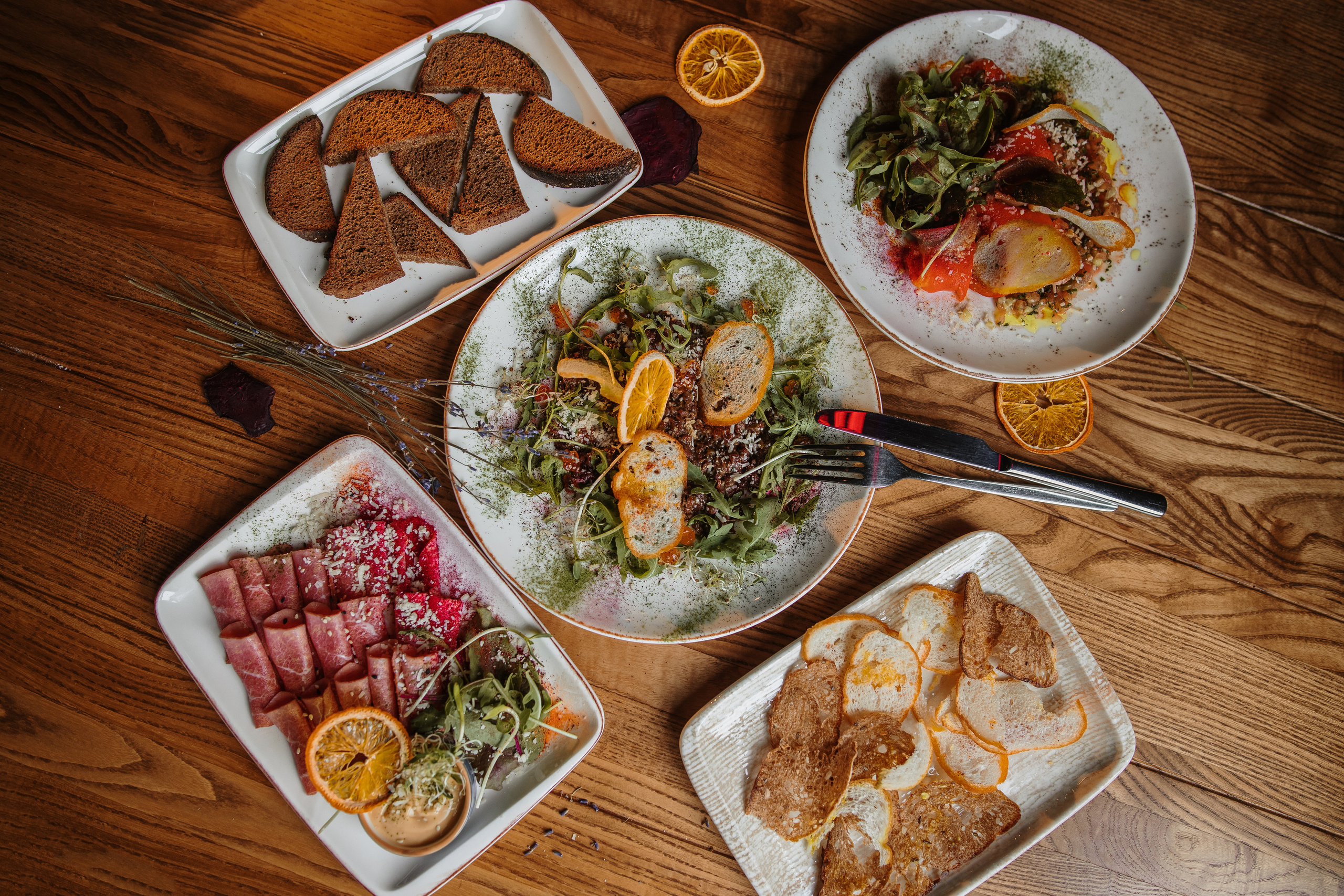 Зйомка меню. Весільний фотограф у Львові Мирон Роксоляна