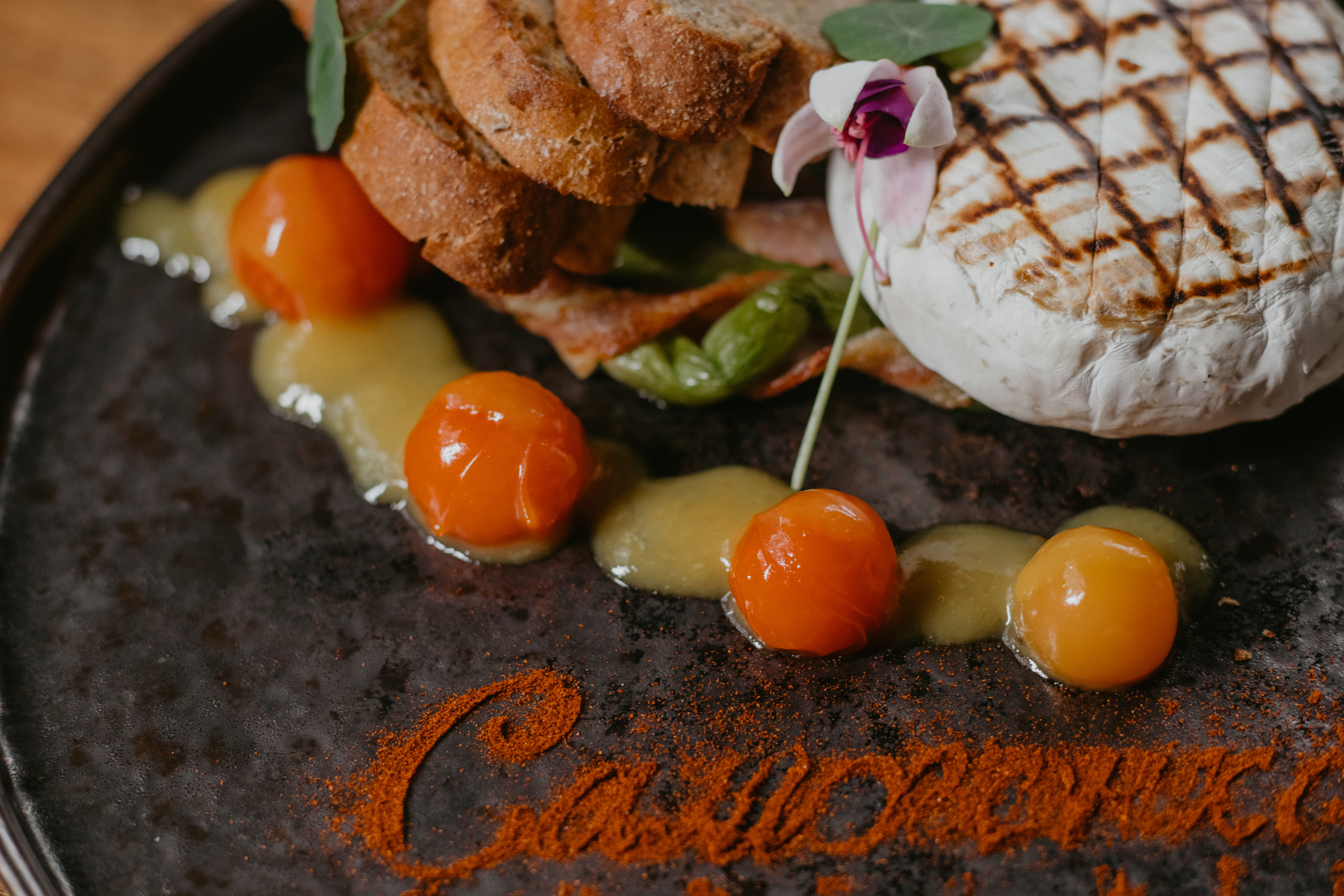 Зйомка меню для ресторану. Весільний фотограф у Львові Мирон Роксоляна