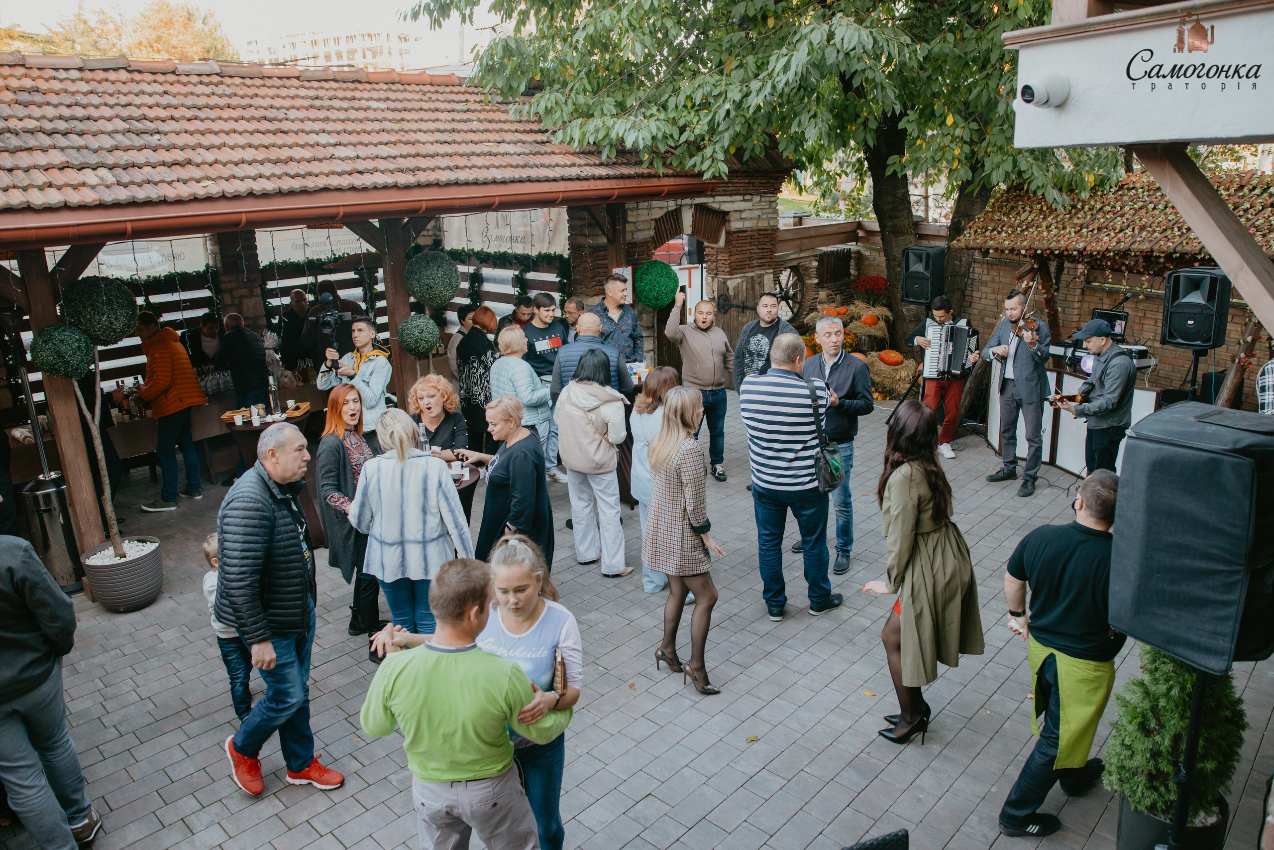 Репортаж із фестивалю самогонки. Весільний фотограф у Львові Мирон Роксоляна