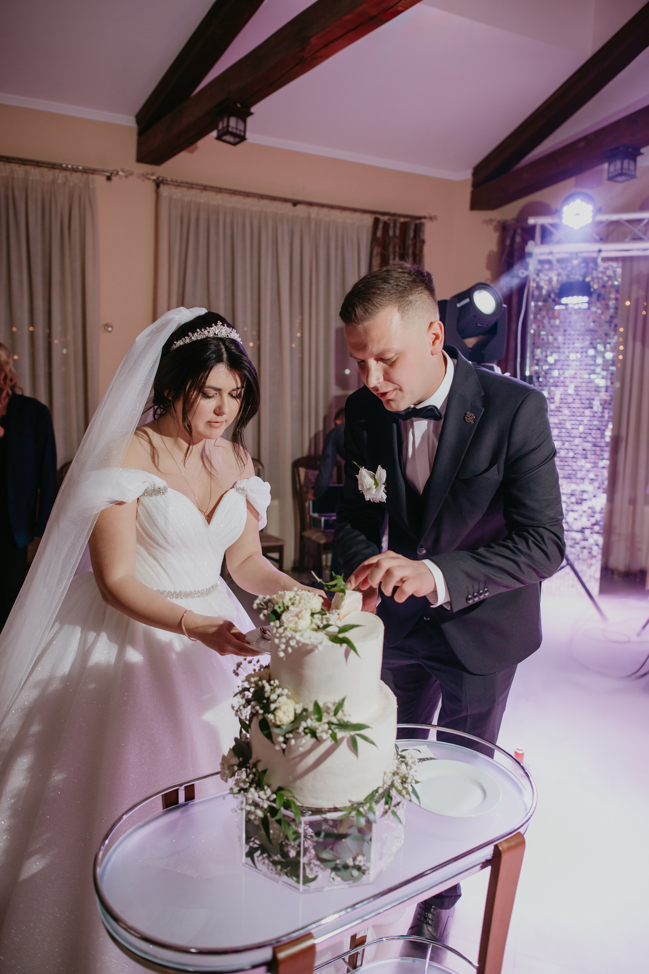 Весільний день Маряни та Володі. Весільний фотограф у Львові Мирон Роксоляна