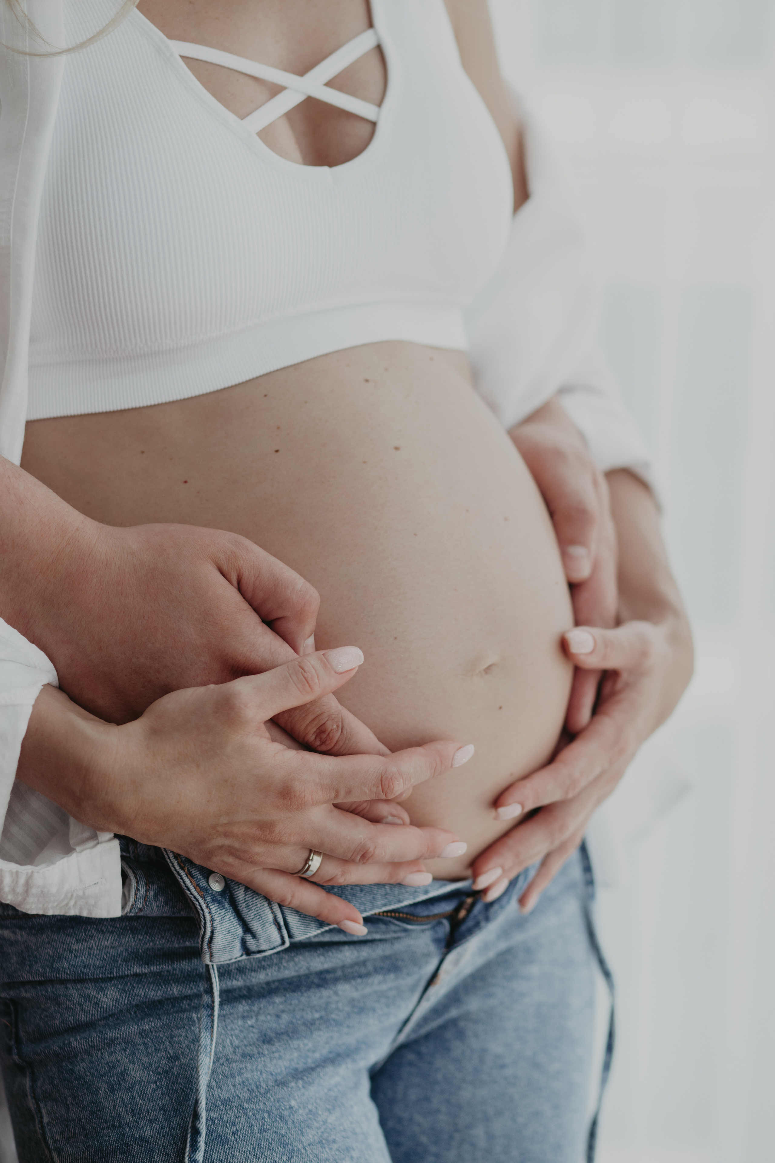 Домашня зйомка вагітності. Весільний фотограф у Львові Мирон Роксоляна