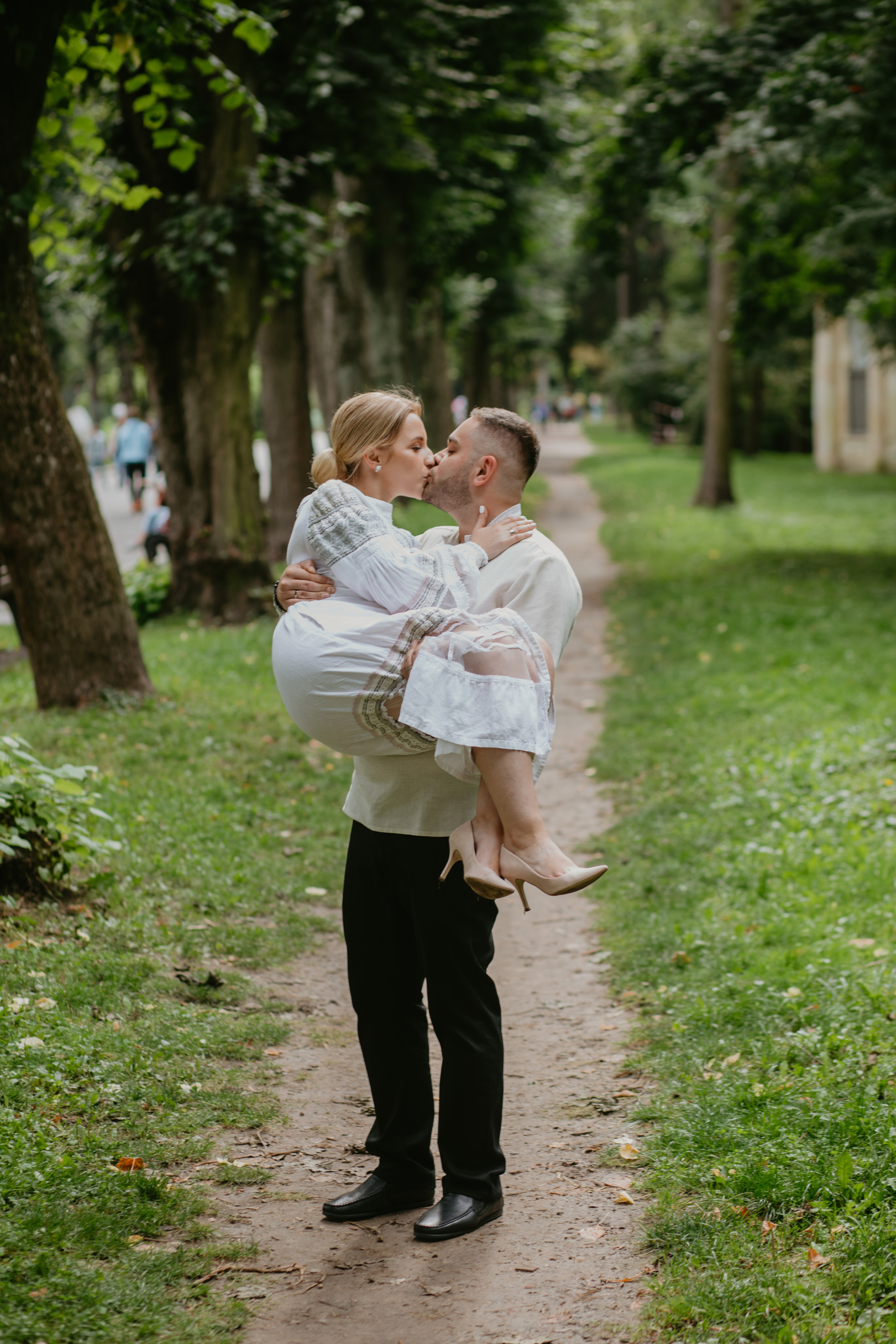 Розпис Марта і Сергій. Весільний фотограф у Львові Мирон Роксоляна