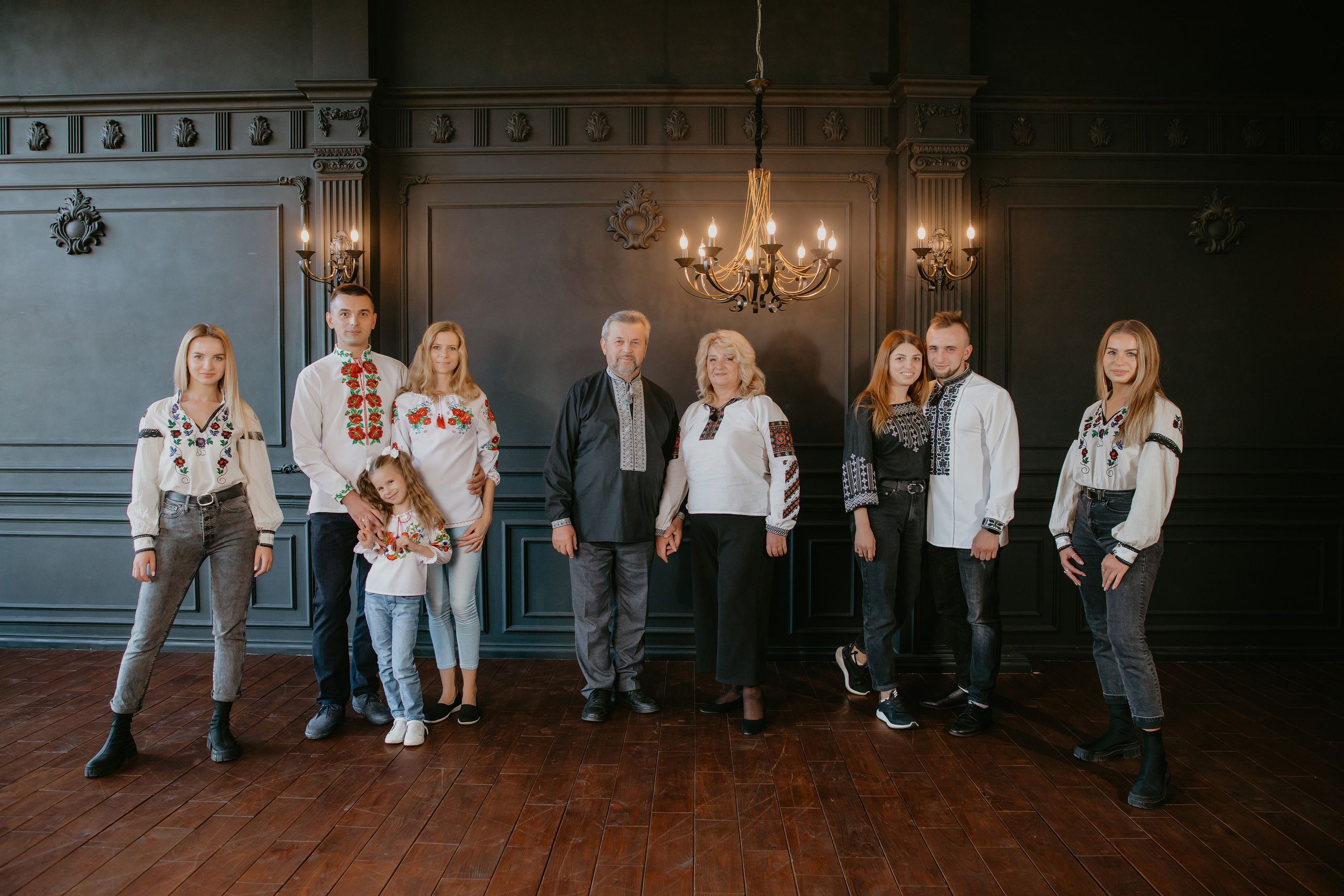 Сімейна зйомка у студії. Весільний фотограф у Львові Мирон Роксоляна