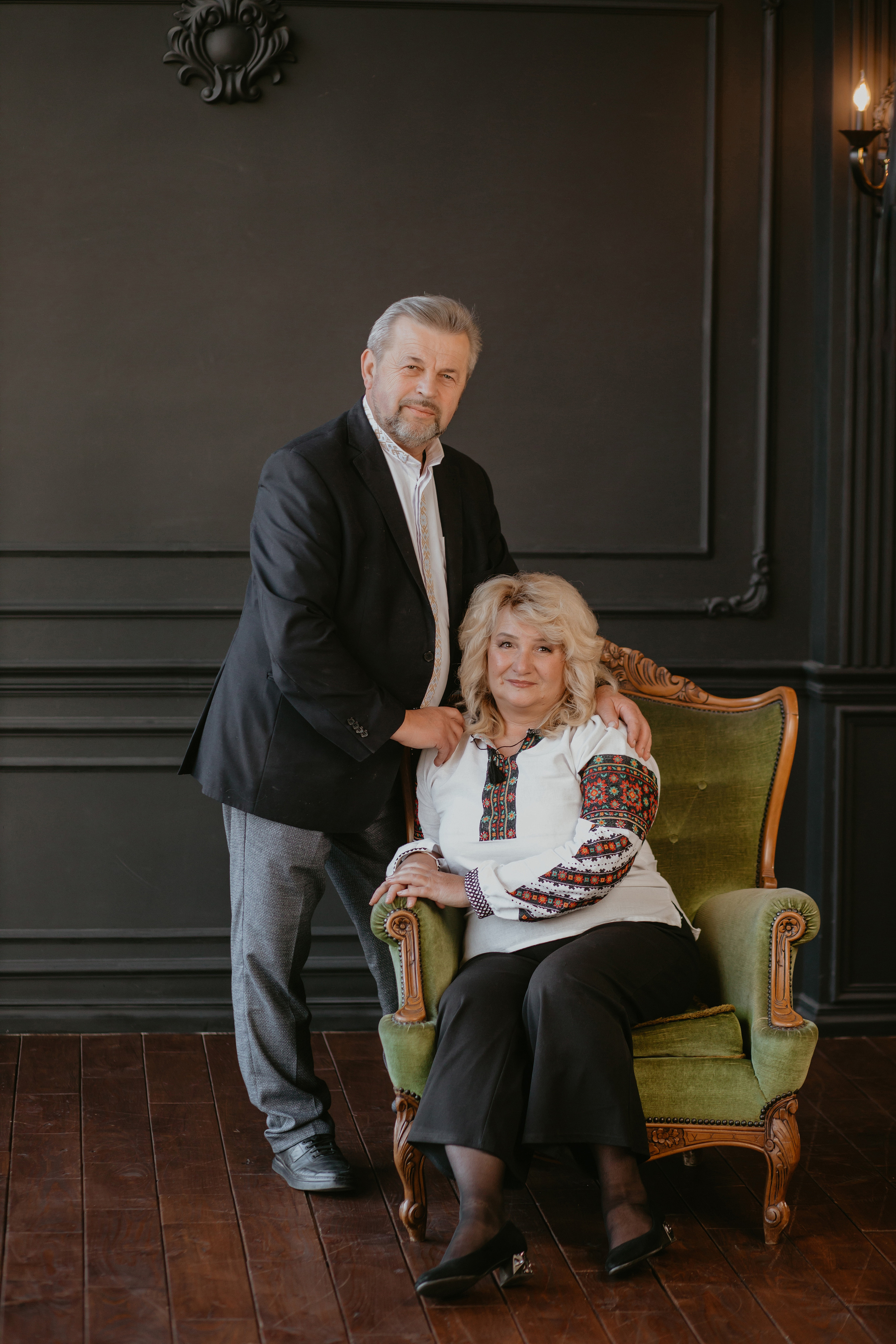 Сімейна зйомка у студії. Весільний фотограф у Львові Мирон Роксоляна